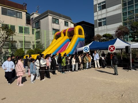"학교, 오늘은 놀이터! " 