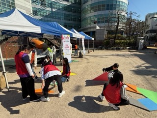 "학교, 오늘은 놀이터! " 