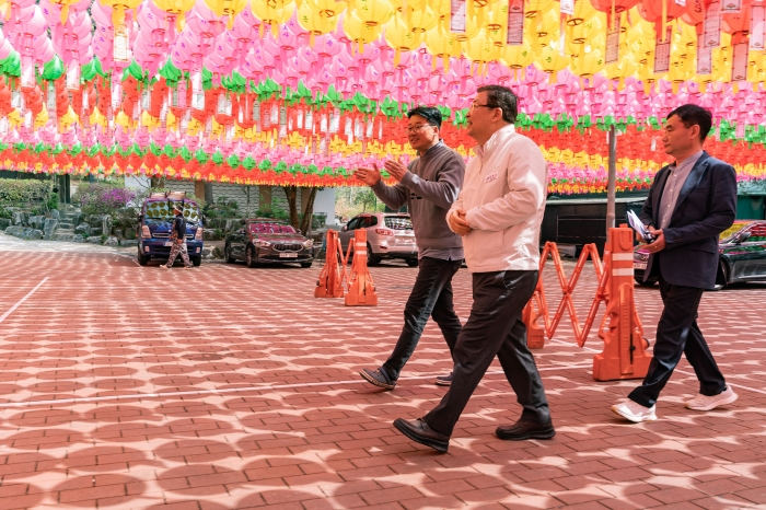 ‘부처님 오신 날 맞아’ 지역 사찰 방문