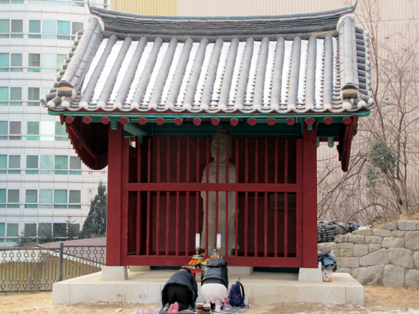 상부암 석보살입상