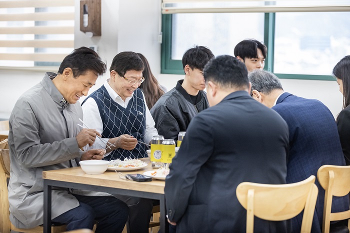 "영양 듬뿍 천원 학식 드세요" - 광진구, 건국대 세종대 '천원의 아침밥' 운영