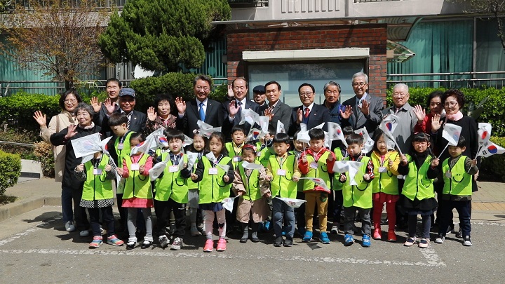 독립유공자 명패 달아드리기