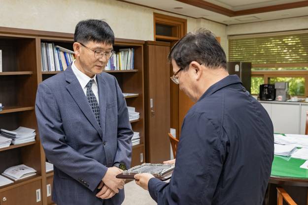 20230912-세무교육 강사 감사패 수여식