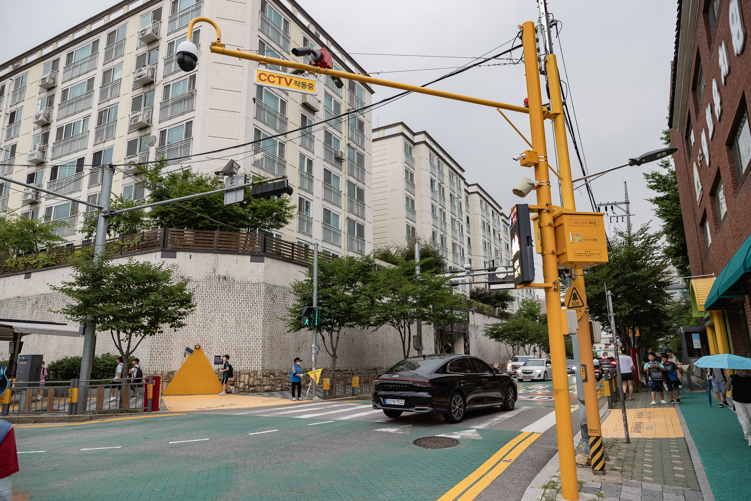 20230711-등굣길 교통안전지킴이 활동(동의초등학교) 230711-0384_G_132254.jpg