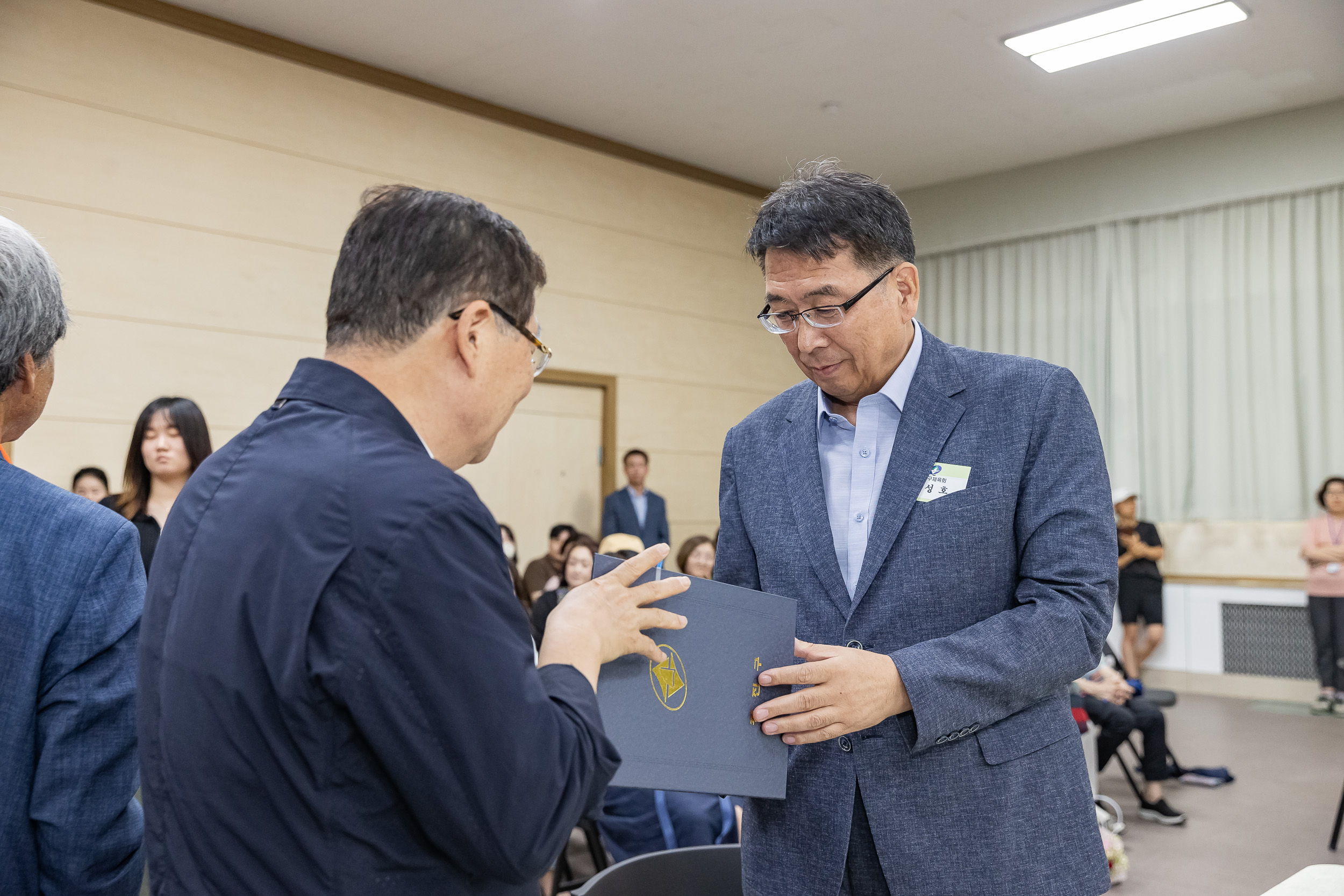 20230626-2023년 2분기 정기구민표창 수여식 230626-0631_G_101359.jpg