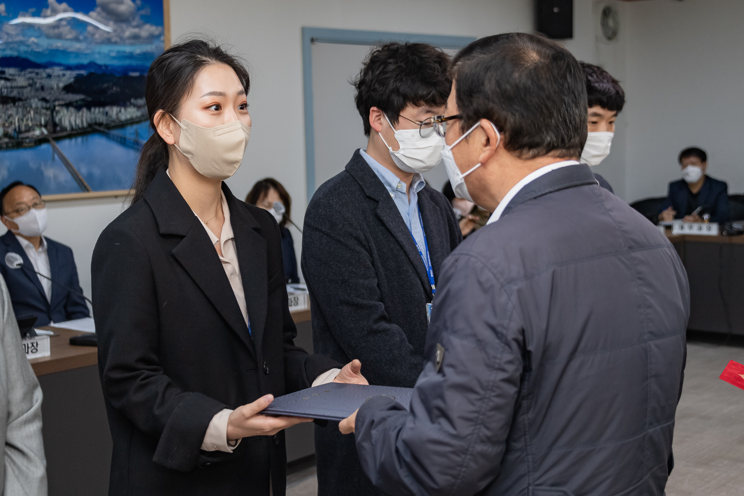 20221020-2022년 10월 우수공무원 표창수여 221020-0032_G_094539.jpg
