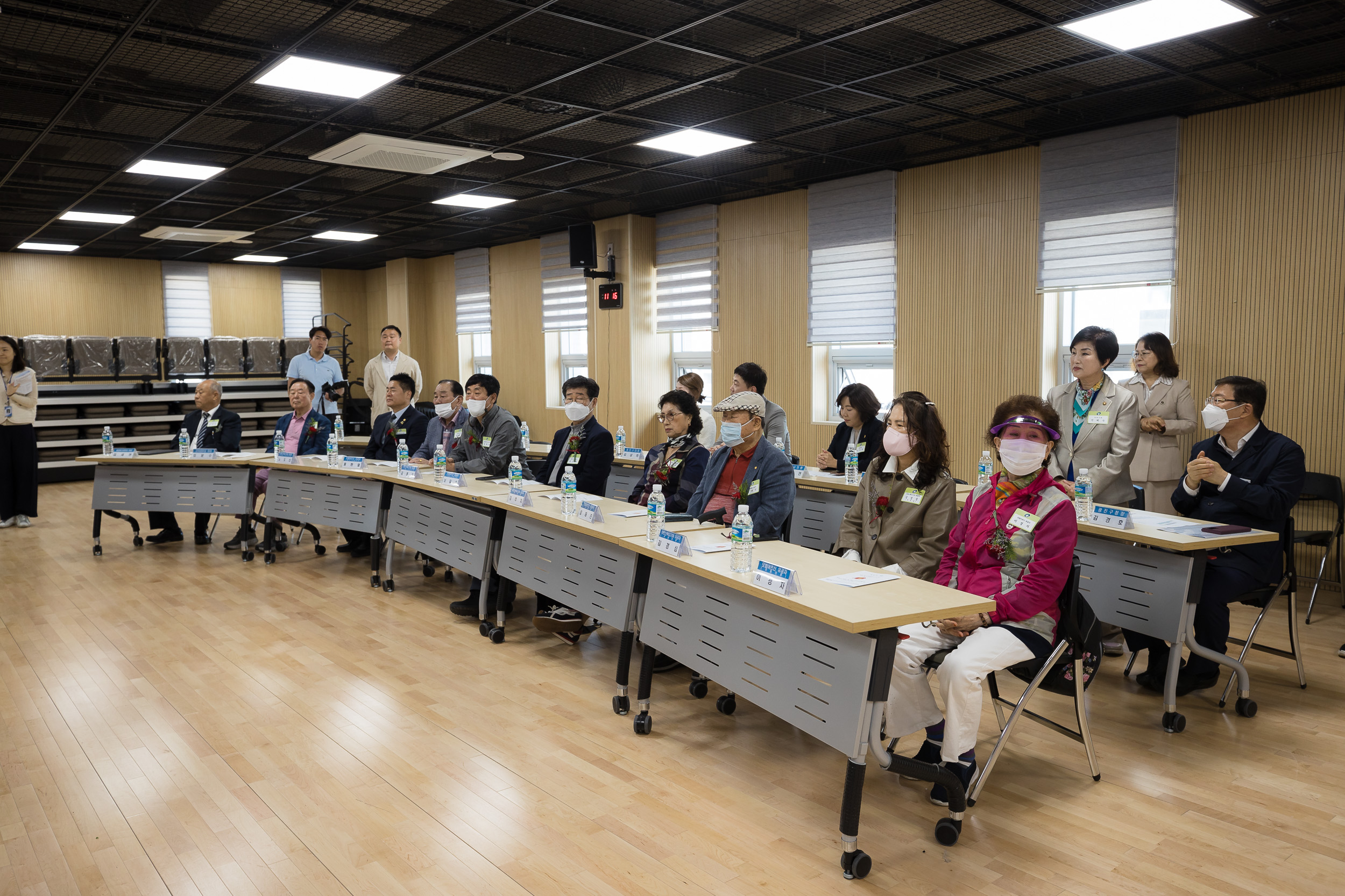 20230508-어버이날 기념 효(孝)꾸러미 전달·표창 수여식 230508-0756_G_170402.jpg