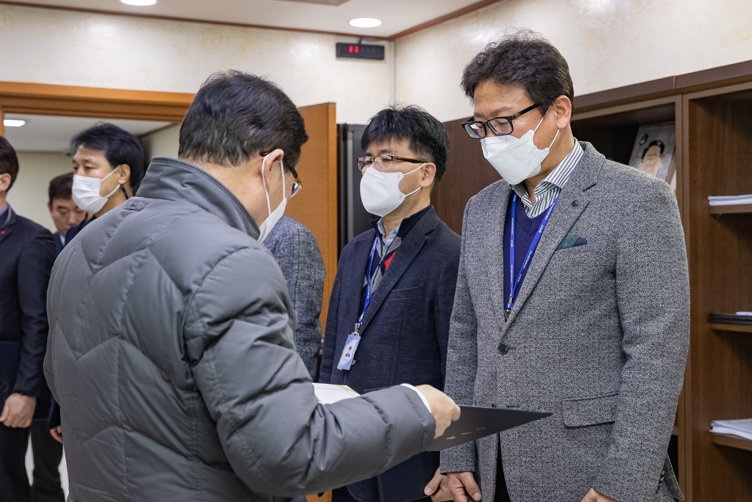 20230217-5급 승진발령장 수여식 230217-0060_G_082124.jpg