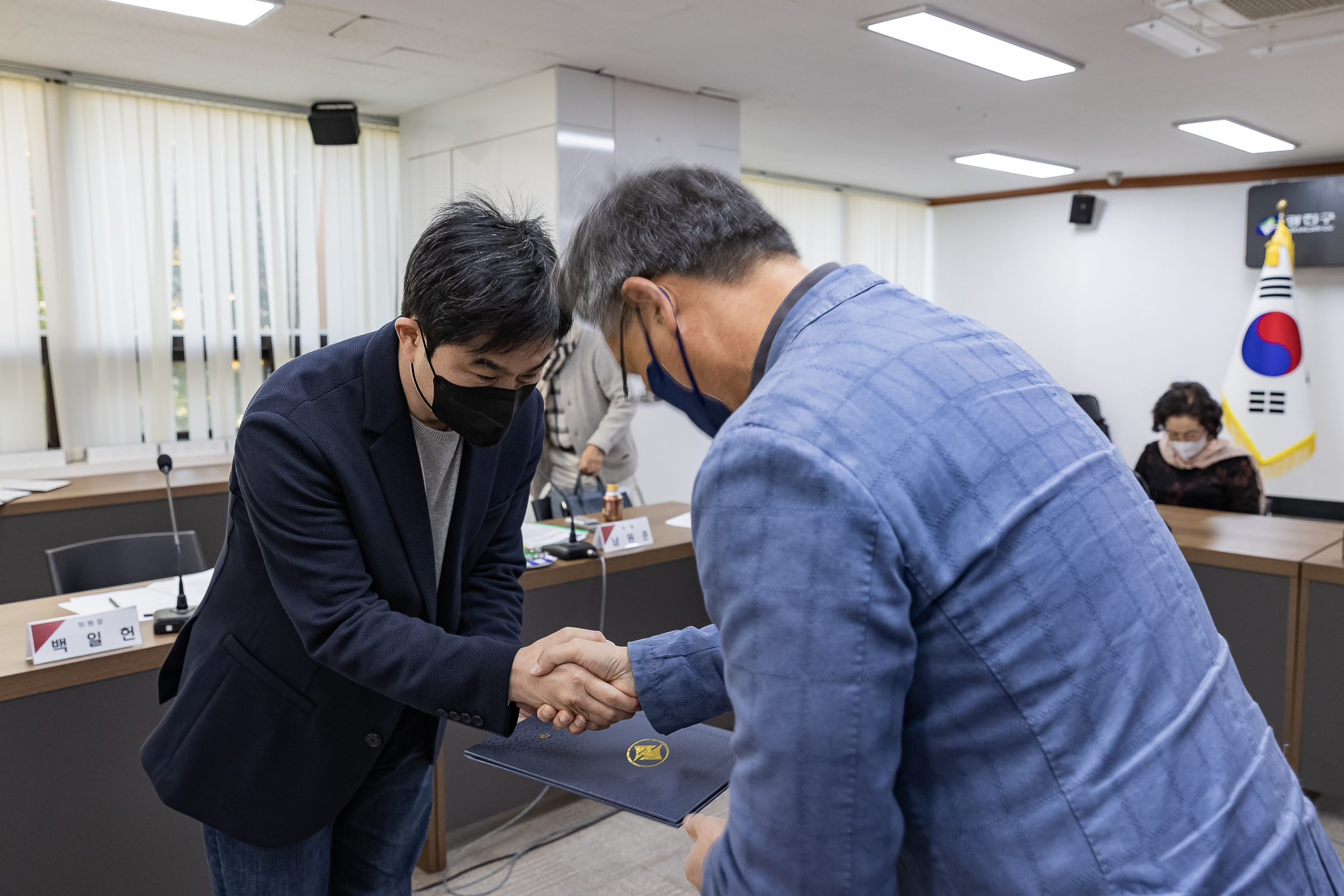 20221104-제2회 민간위탁 운영평가위원회 위촉장 수여 221104-0027_G_161055.jpg