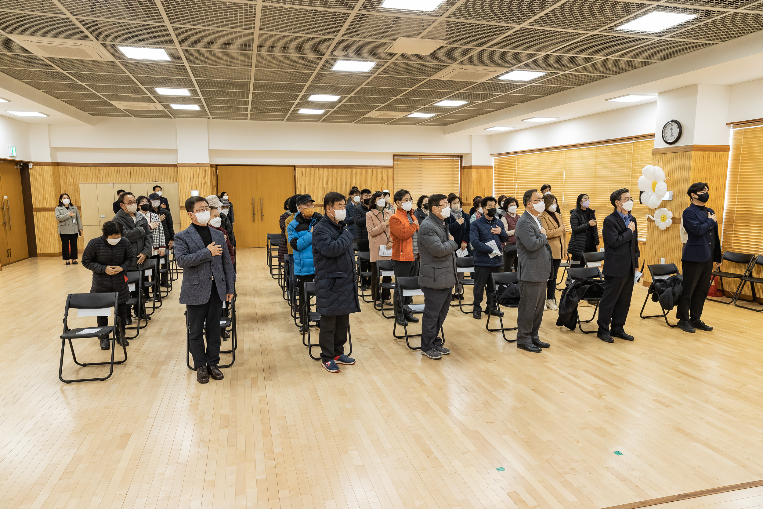 20221129-2-2022년 저소득 어르신을 위한 노후가전제품 교체지원사업 전달식 221129-0127_G_174659.jpg