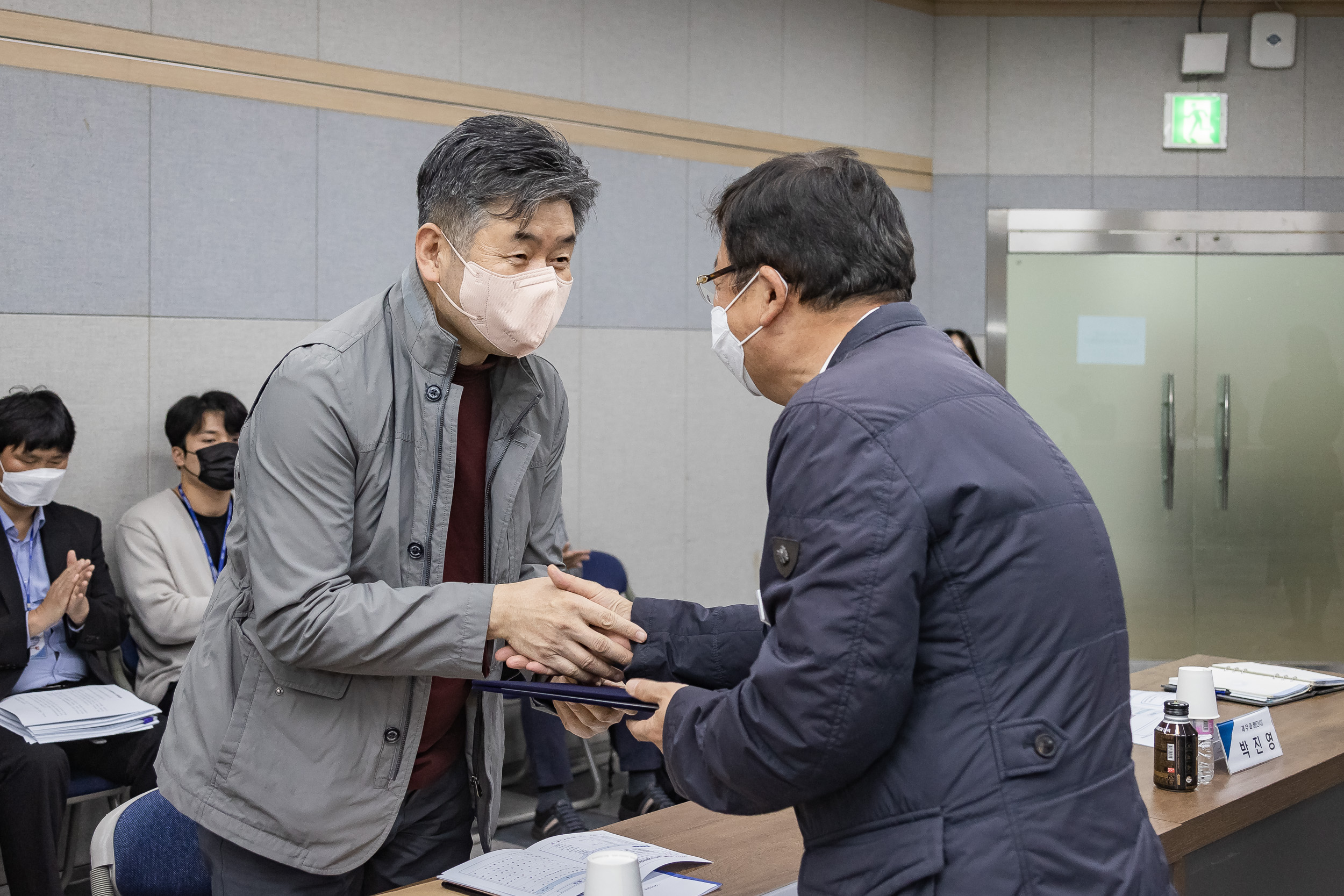 20221012-2022년 제4회 계약심의위원회 개최 및 위촉장수여 221012-1194_G_085300.jpg