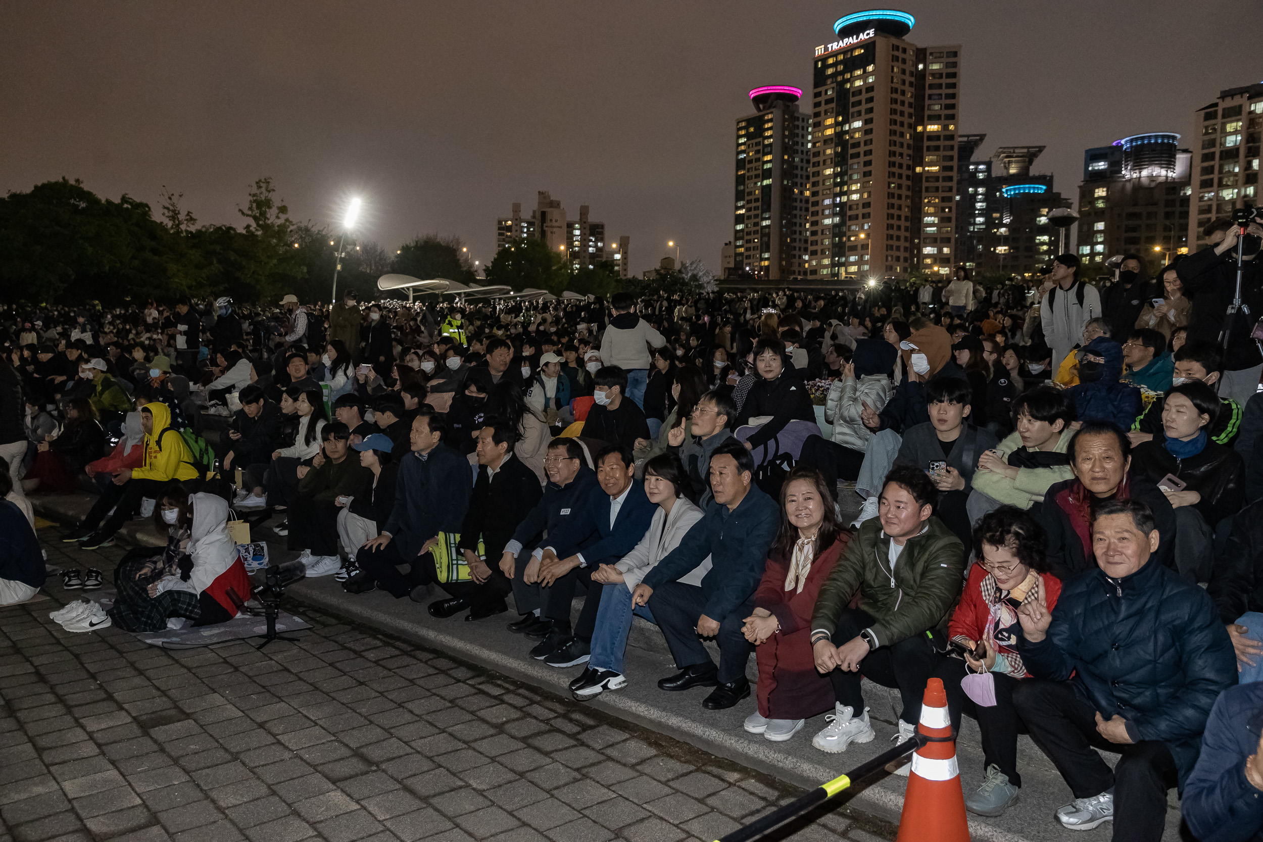 20230429-2023한강불빛공연 드론라이트쇼 230429-0104_G_215129.jpg