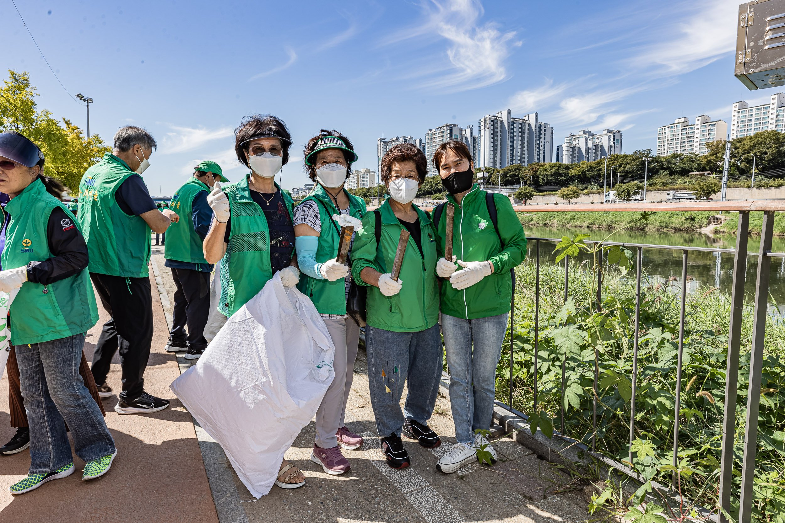20220927-생명운동실천 중랑천 환경정화활동 - 광진구새마을회 220927-0270_G_094810.jpg