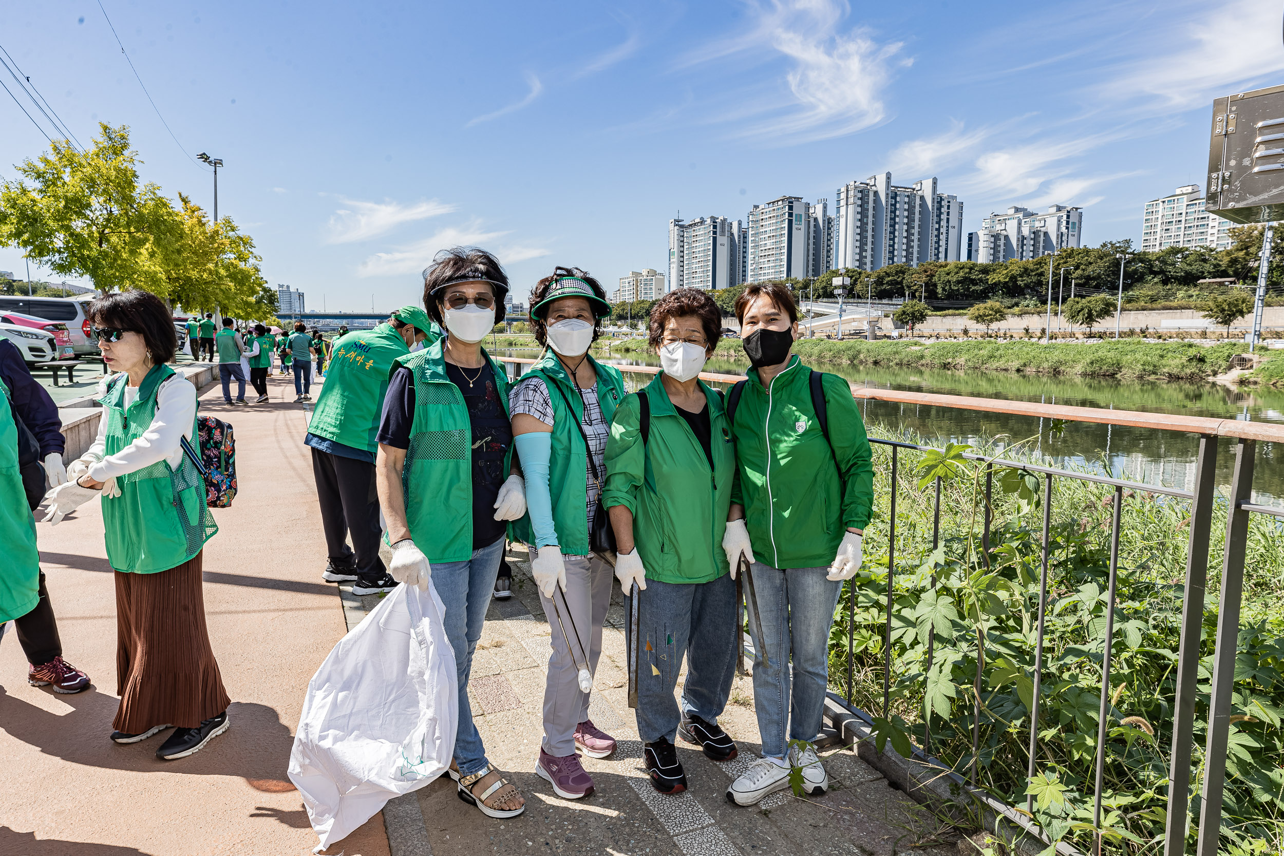 20220927-생명운동실천 중랑천 환경정화활동 - 광진구새마을회 220927-0814-1_G_094816.jpg
