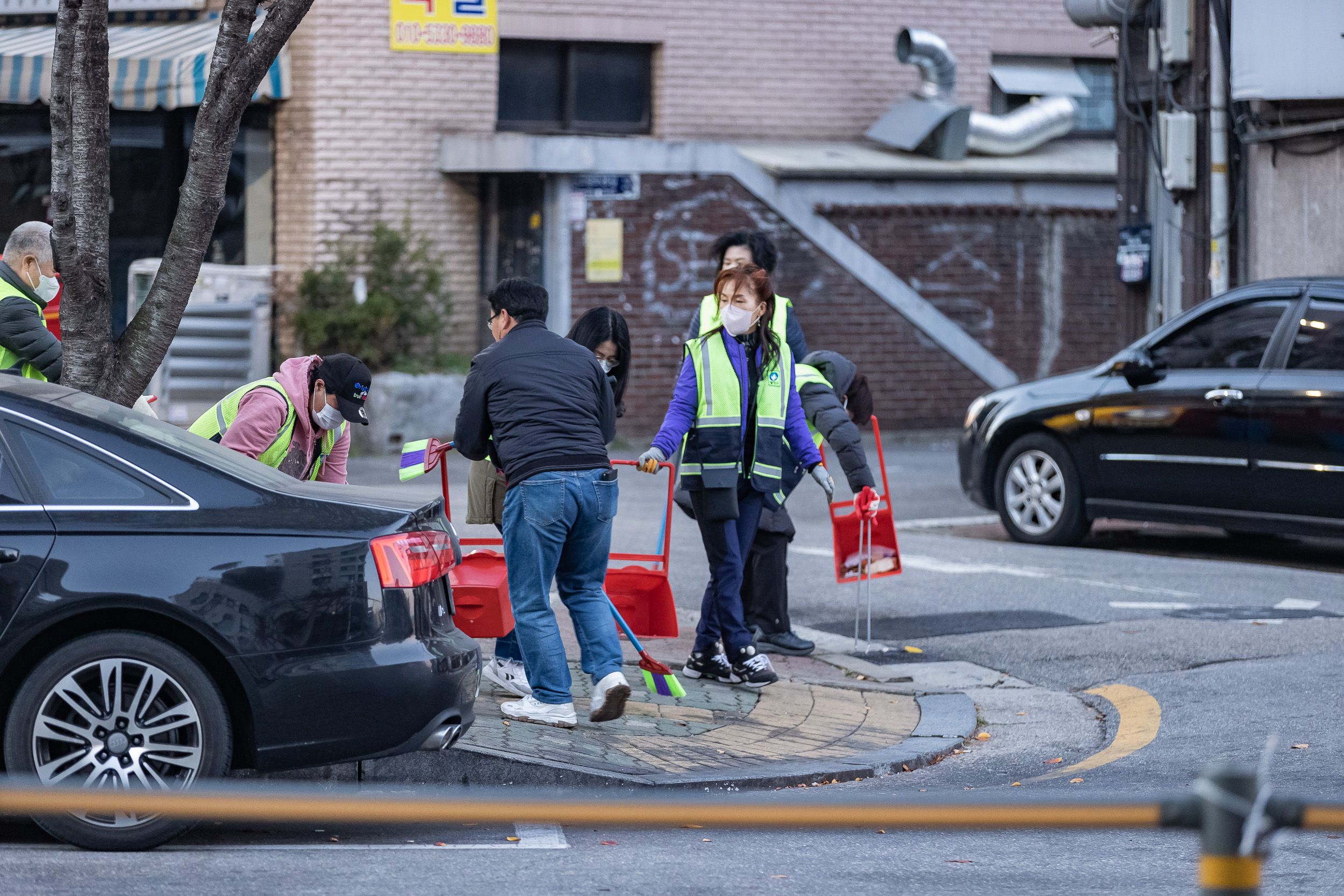20221104-제7회 주민과 함께하는 중곡제2동 골목 청소 221104-0226_G_095741.jpg