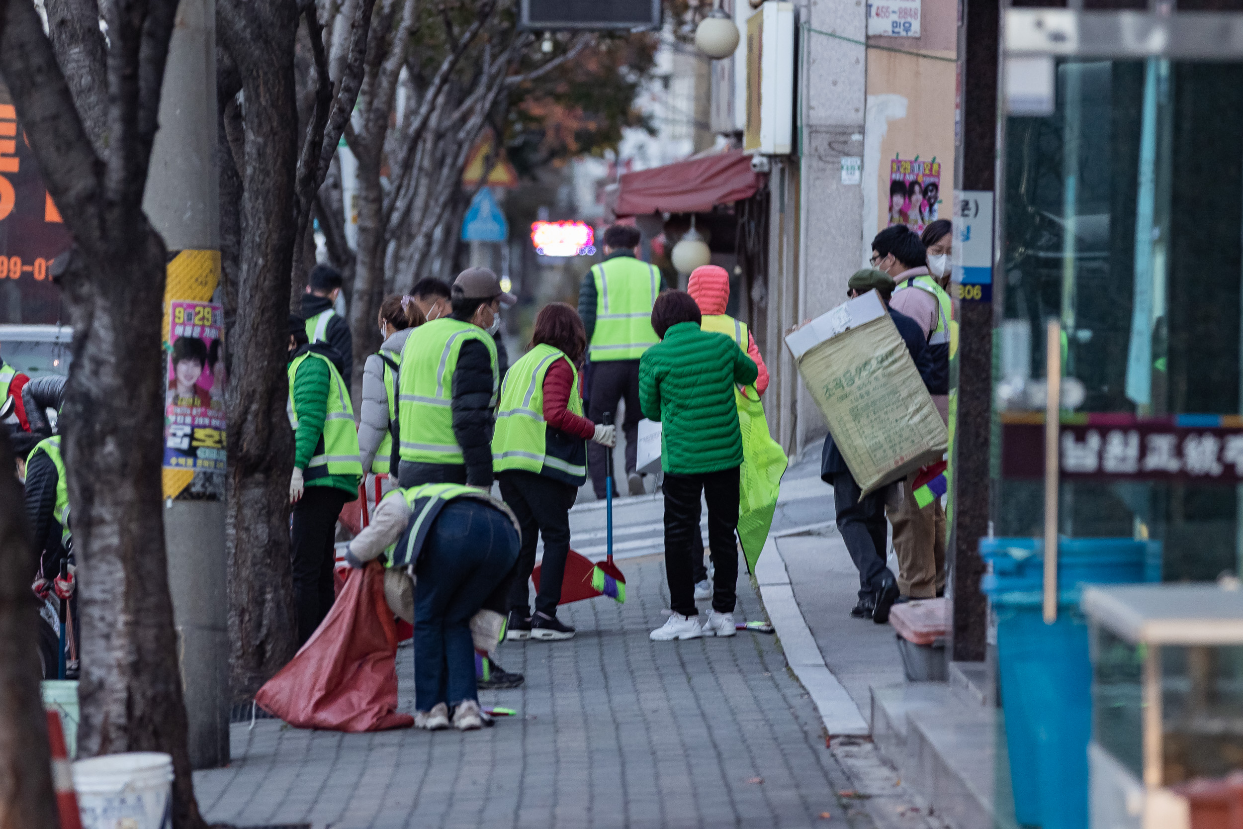 20221104-제7회 주민과 함께하는 중곡제2동 골목 청소 221104-0261_G_095741.jpg