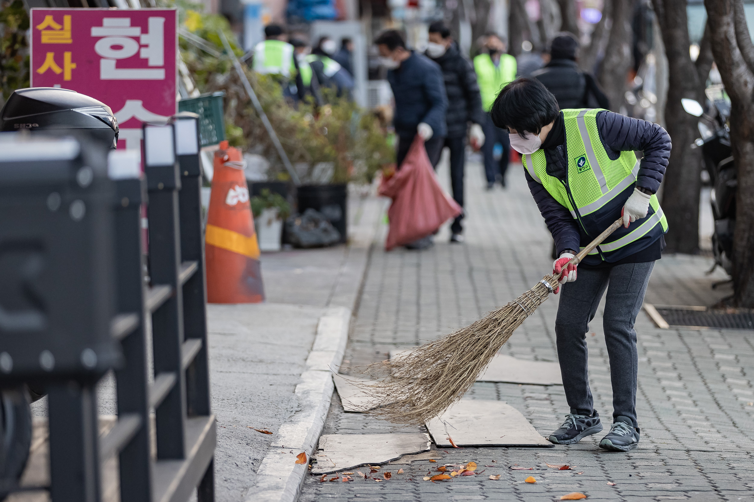 20221104-제7회 주민과 함께하는 중곡제2동 골목 청소 221104-0606_G_095745.jpg
