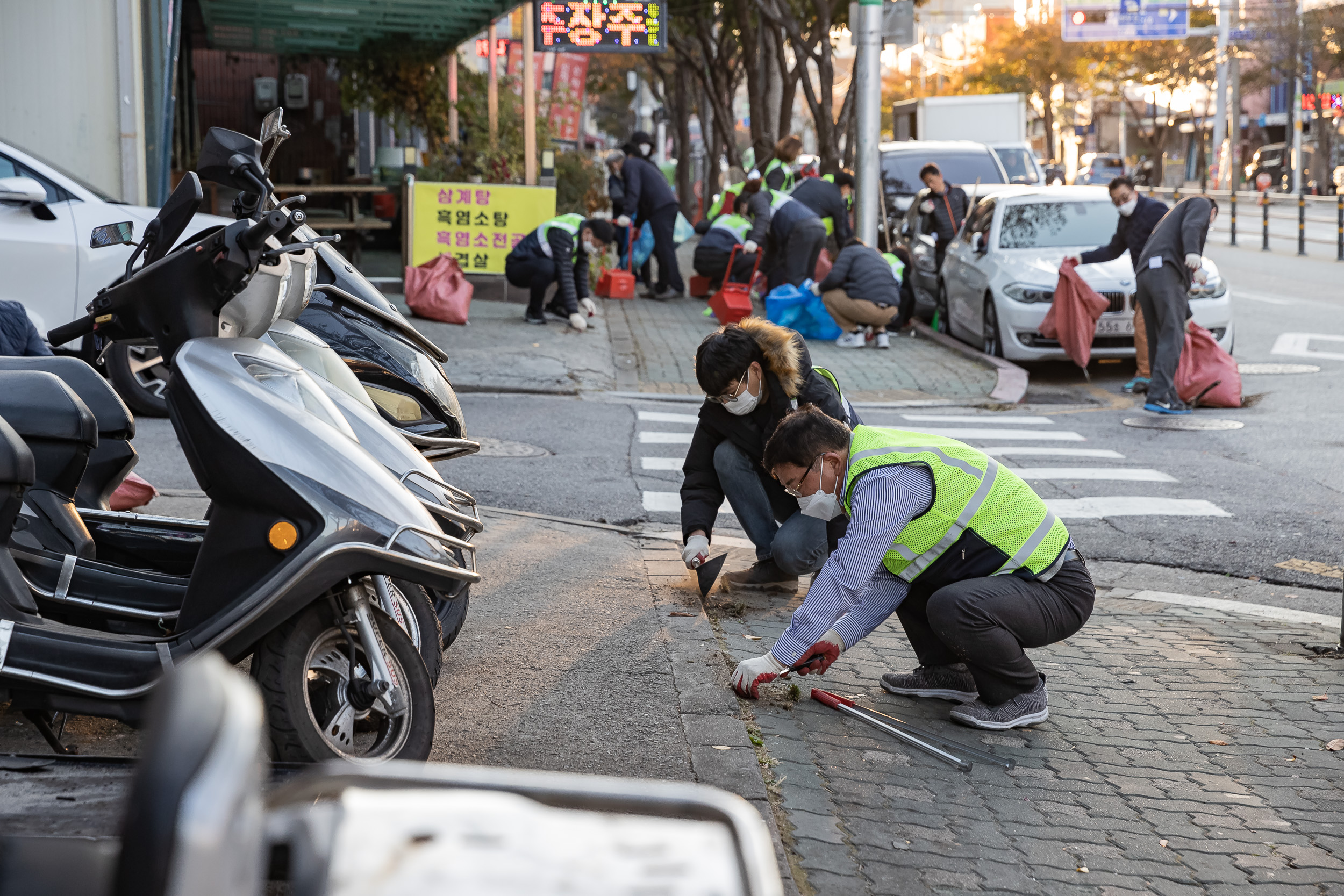20221104-제7회 주민과 함께하는 중곡제2동 골목 청소 221104-0872_G_095747.jpg