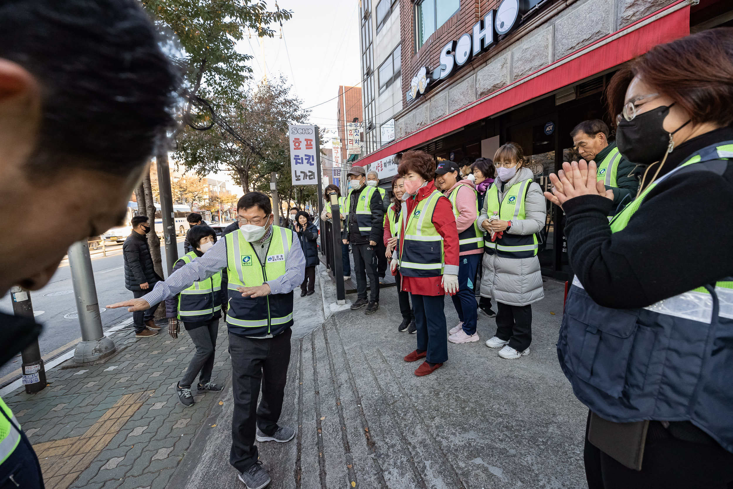 20221104-제7회 주민과 함께하는 중곡제2동 골목 청소 221104-1128_G_095749.jpg
