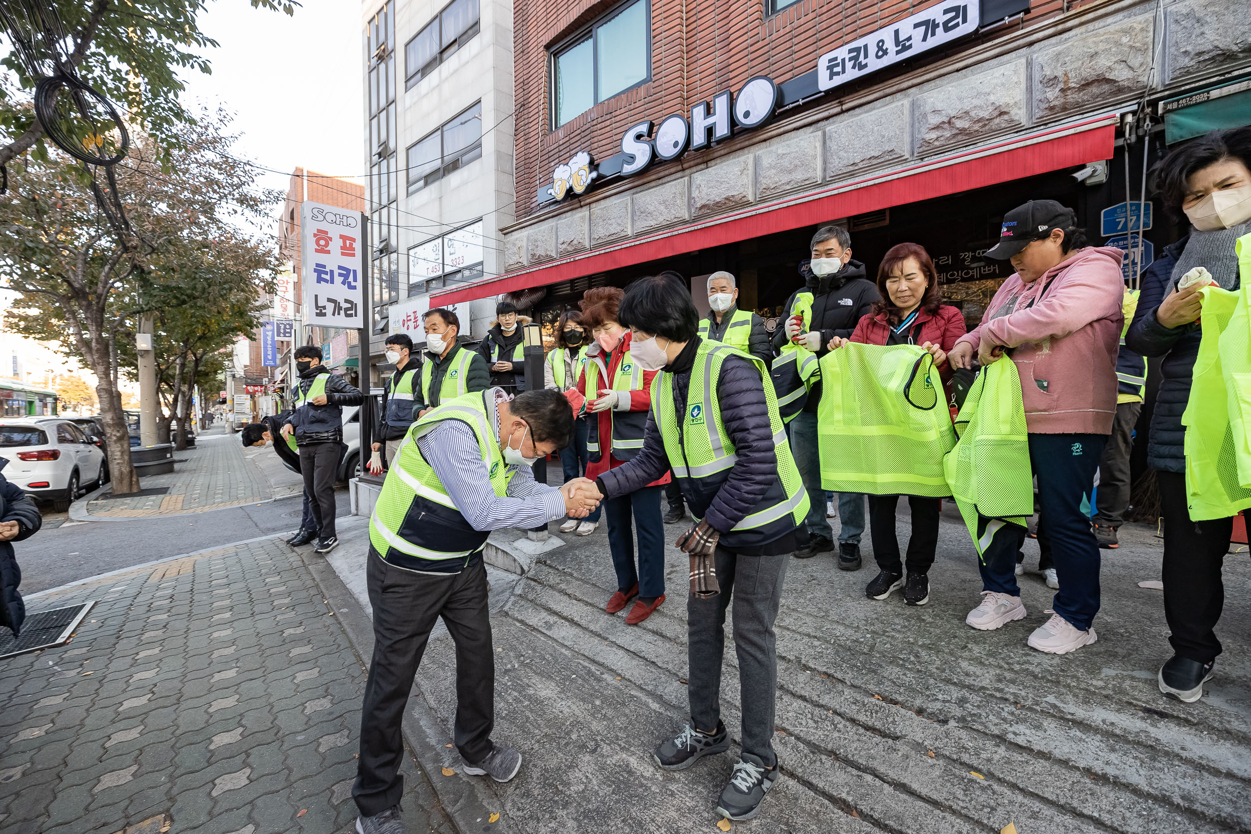 20221104-제7회 주민과 함께하는 중곡제2동 골목 청소 221104-1319_G_095750.jpg