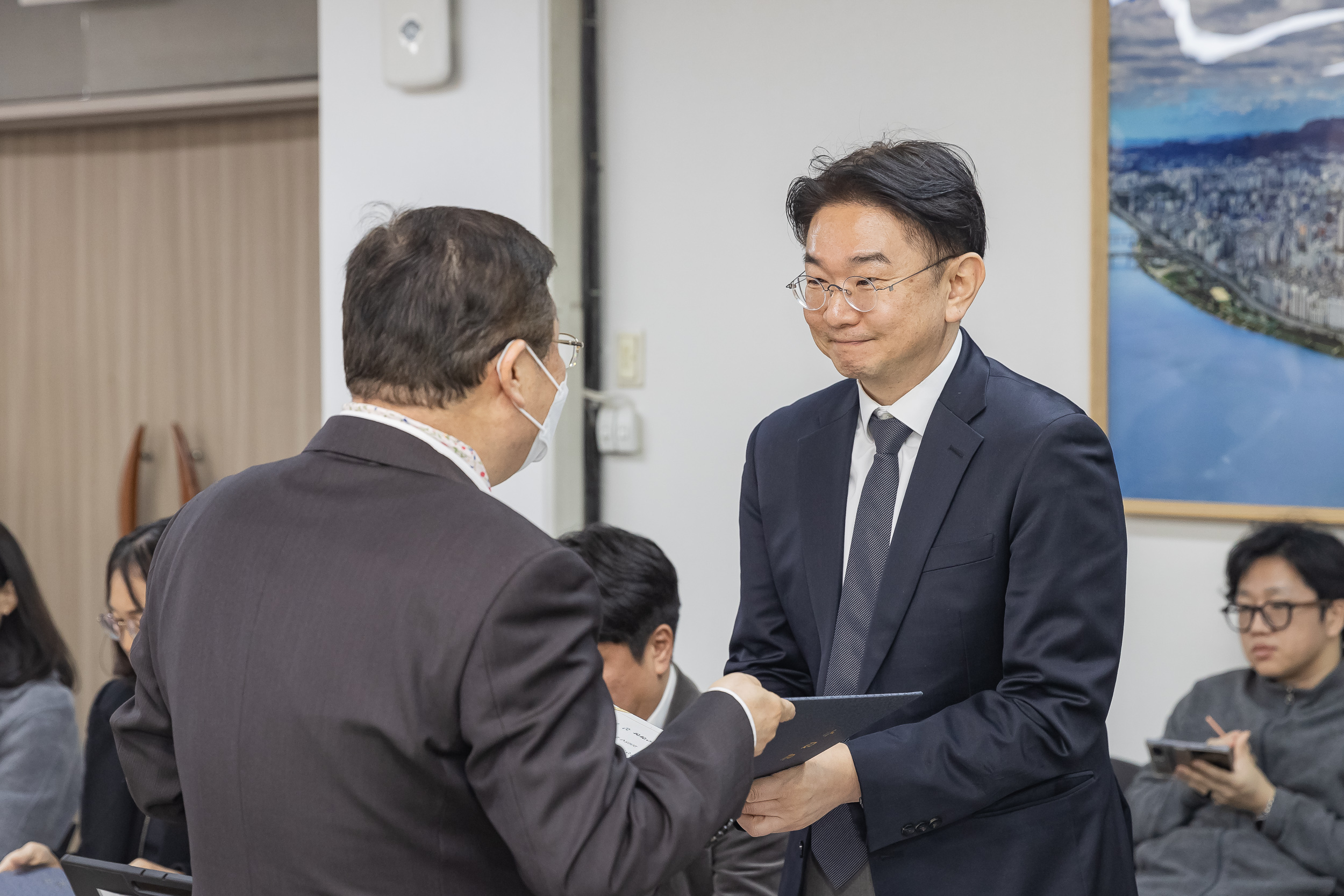 20250226-광진구 2050 탄소중립녹색성장위원회 위촉식 및 회의 개최 20250226-10913_L_204124.jpg