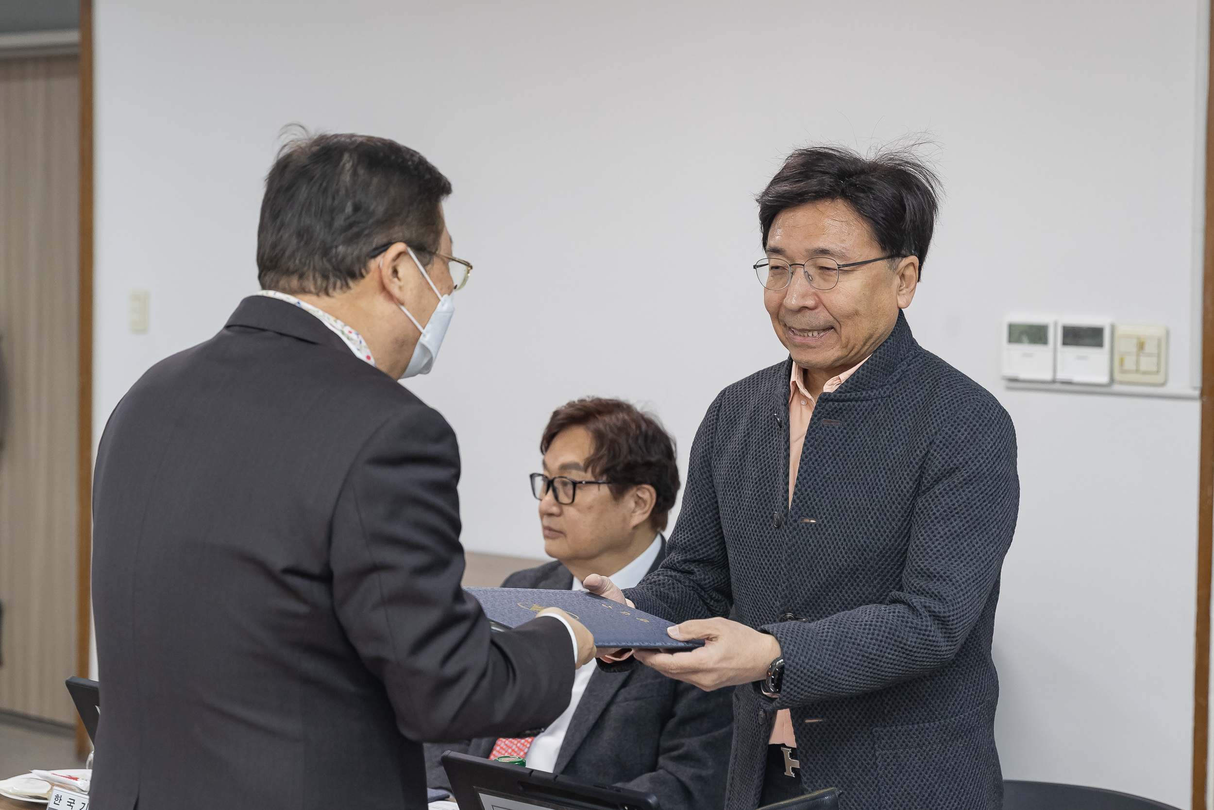 20250226-광진구 2050 탄소중립녹색성장위원회 위촉식 및 회의 개최 20250226-10852_L_204123.jpg