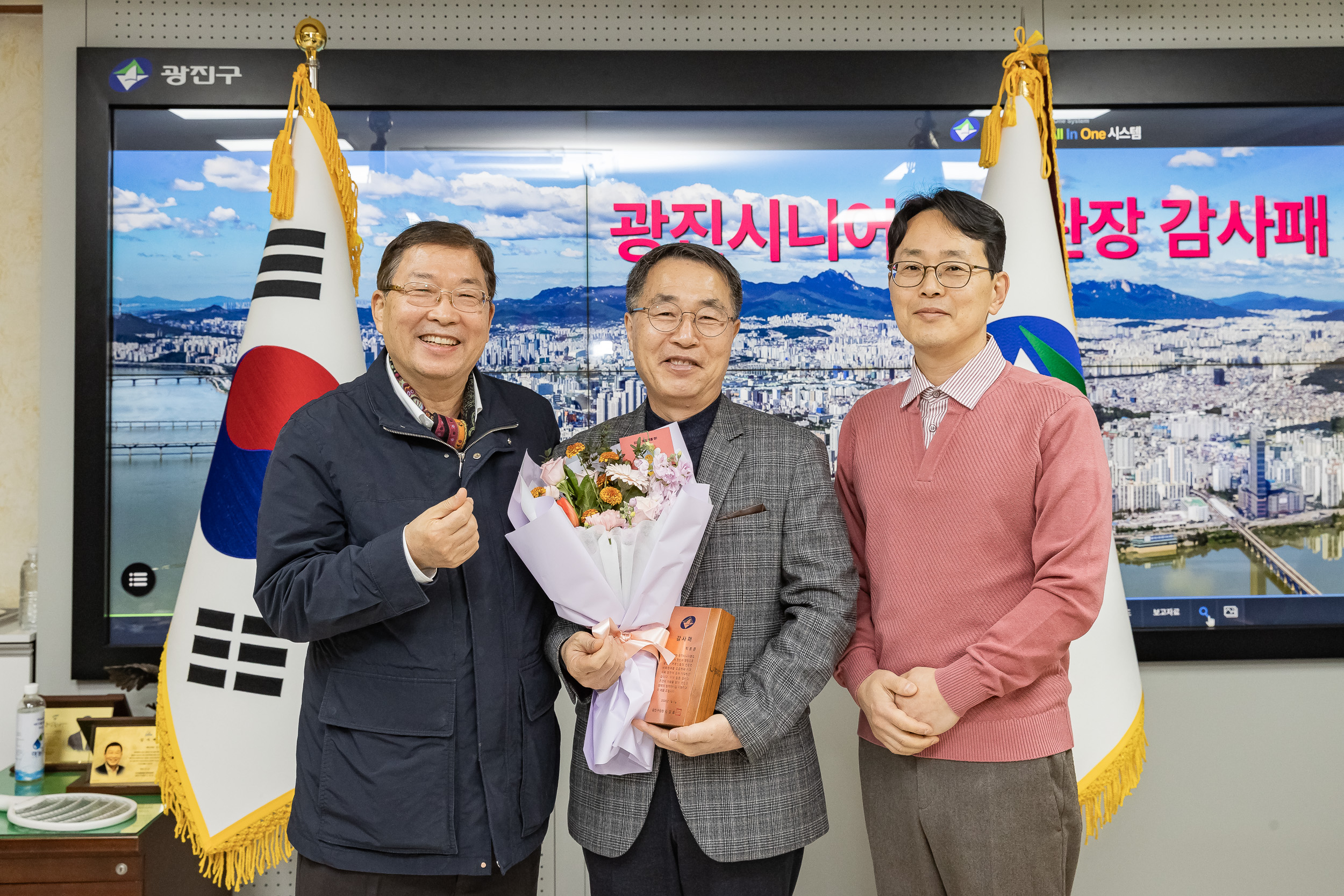 20250108-광진시니어클럽 관장 감사패 수여 2025108_5454_G_170146.jpg