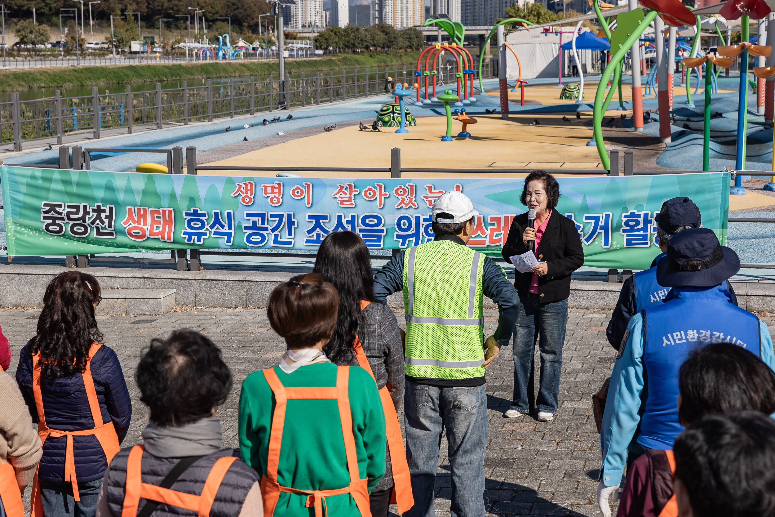 20241025-환경단체와 함께하는 중랑천 정화활동 20241025_1280_G_175500.jpg