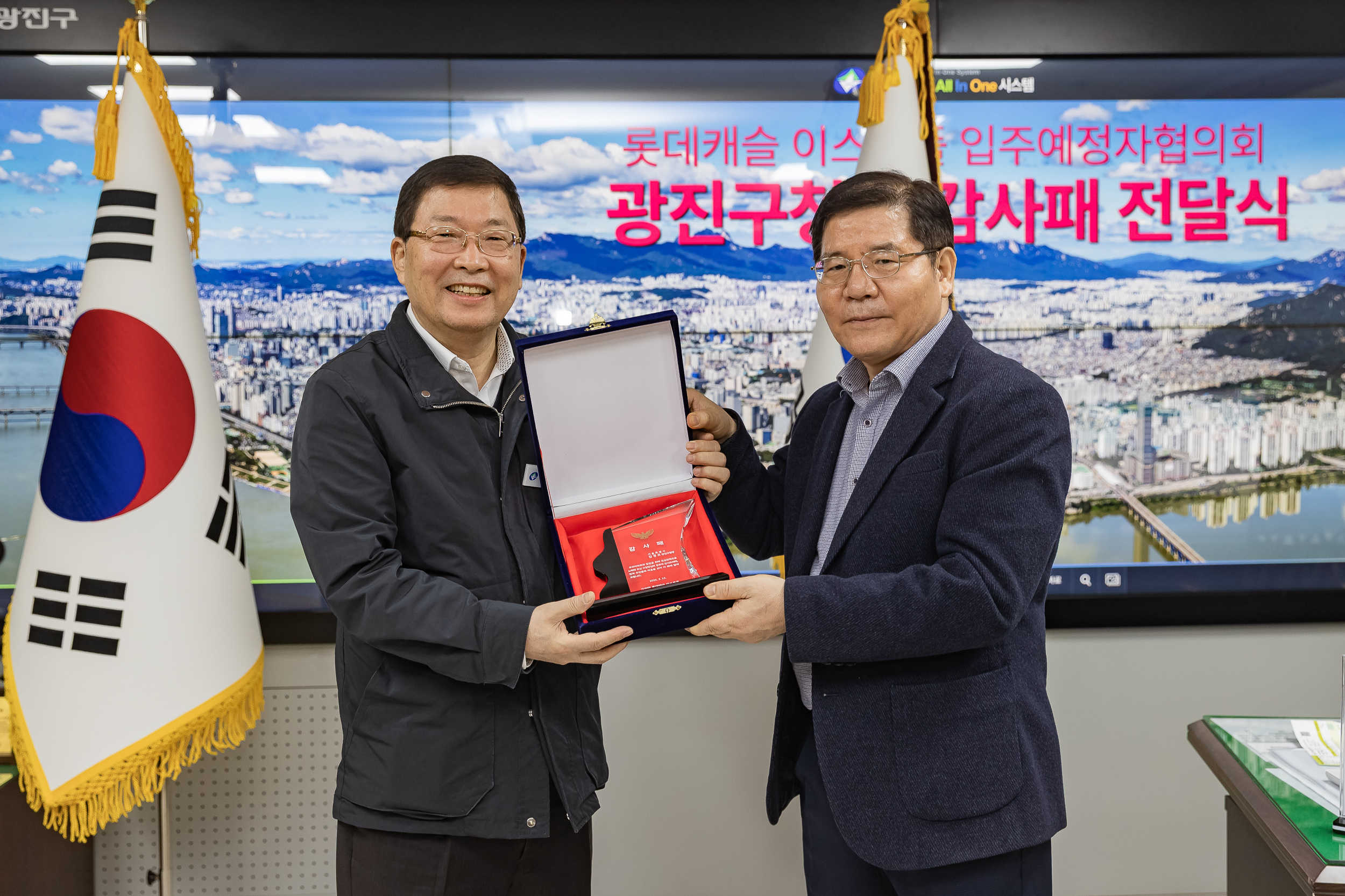 20250312-이스트폴 감사패 전달 20250312-20314_L_192133.jpg