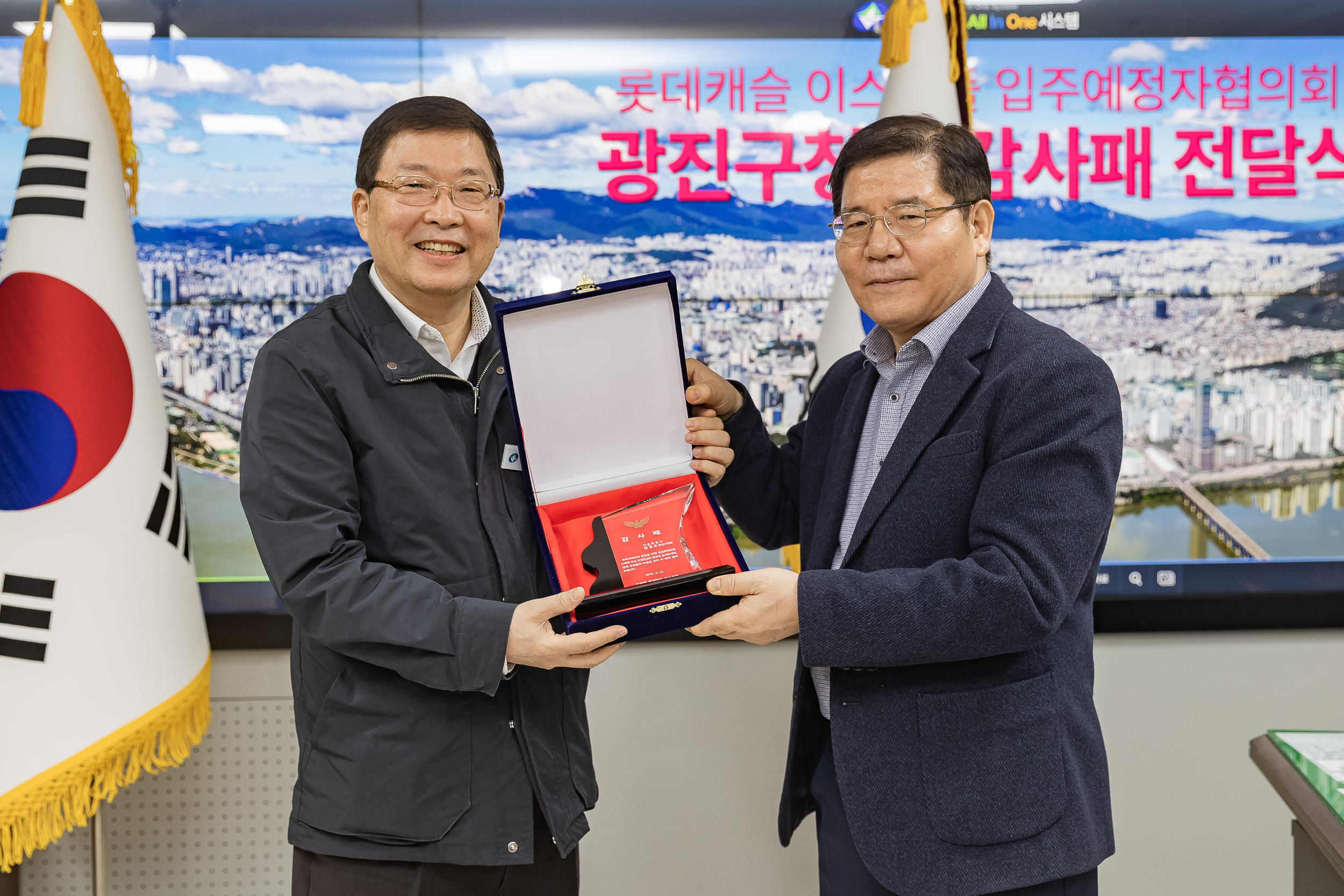 20250312-이스트폴 감사패 전달 20250312-20323_L_192134.jpg