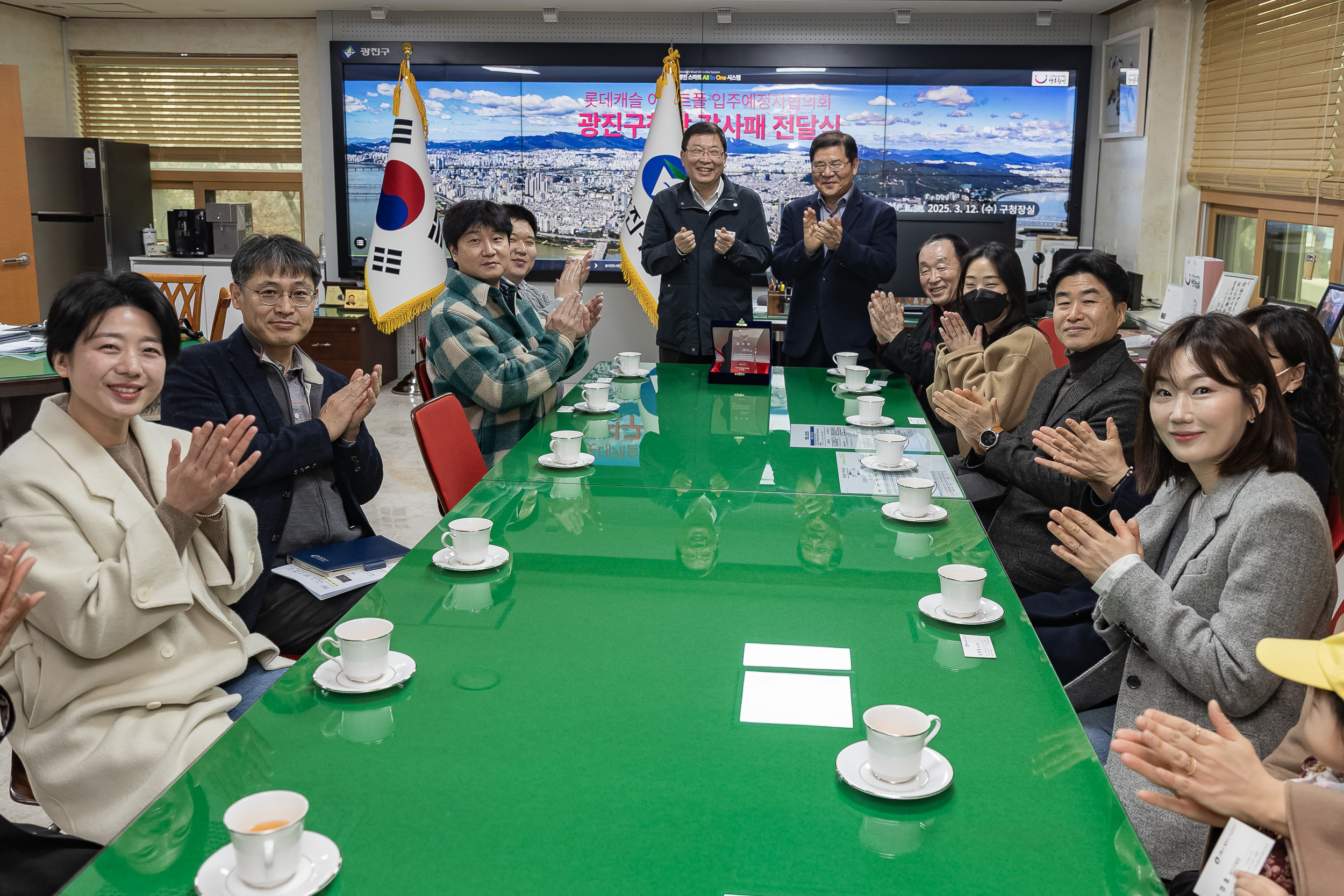 20250312-이스트폴 감사패 전달 20250312-20348_L_192134.jpg