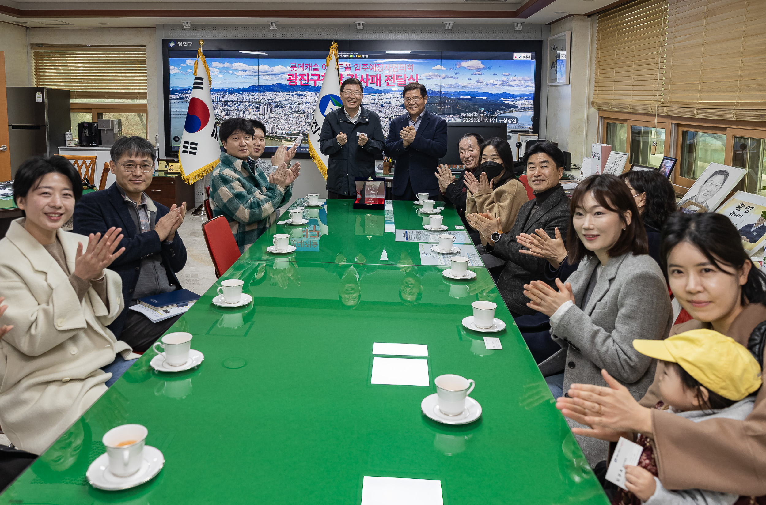 20250312-이스트폴 감사패 전달 20250312-20356_L_192135.jpg