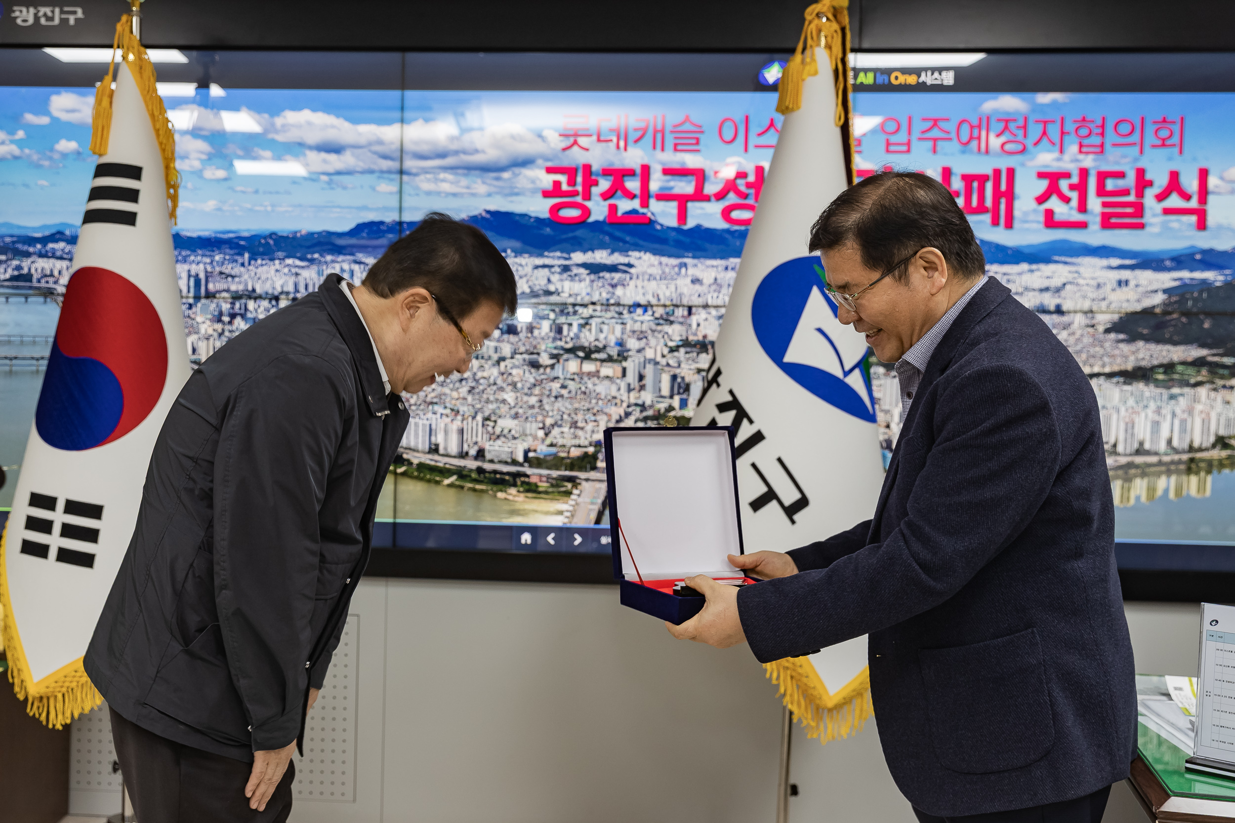 20250312-이스트폴 감사패 전달 20250312-20288_L_192133.jpg
