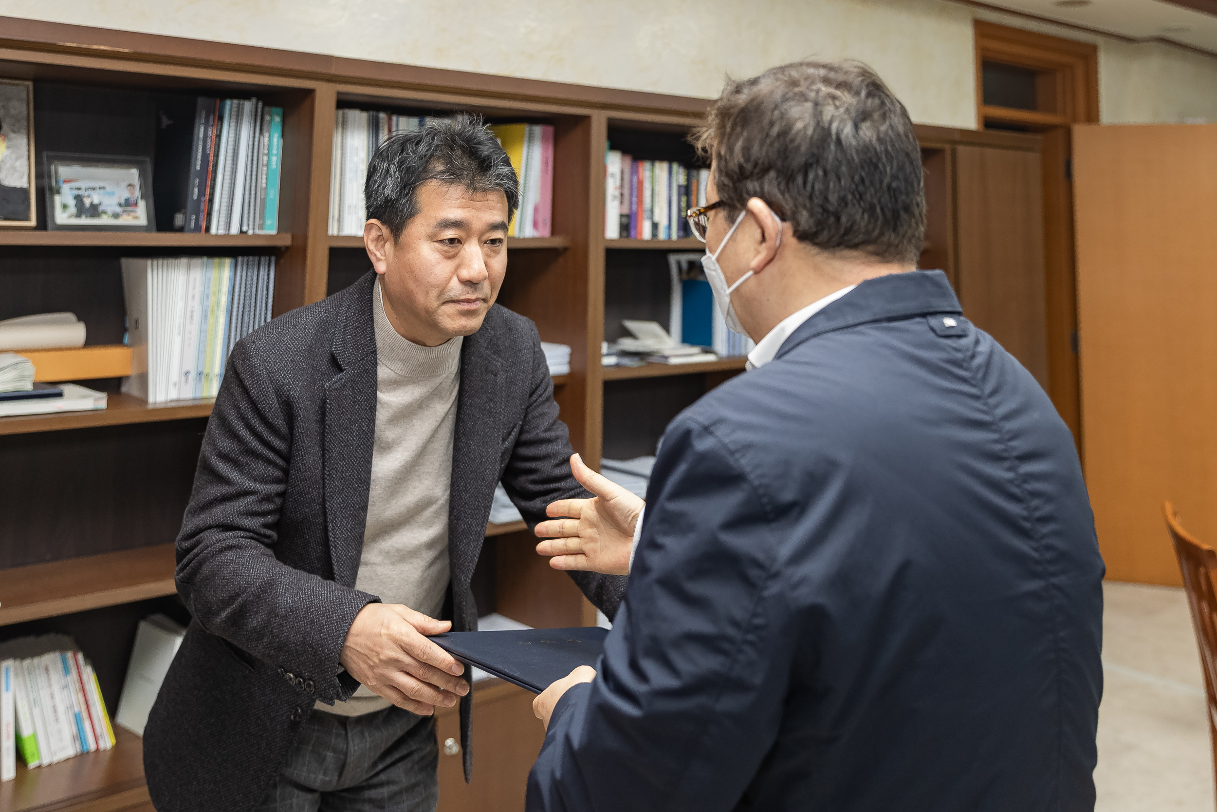 20250304-서기관 승진 신규임용 임명장 수여식 20250304-13577_L_201423.jpg