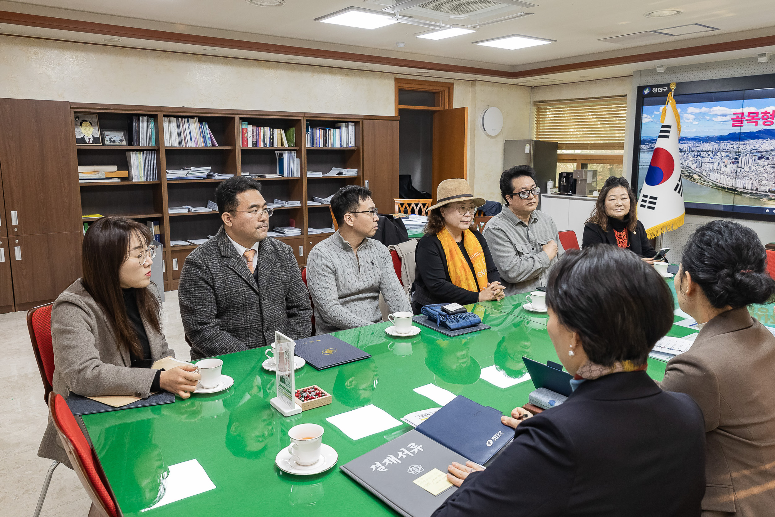 20250120-골목형상점가 심의위원 신규 위촉장 수여식 2025120_4618_G_G_213742.jpg