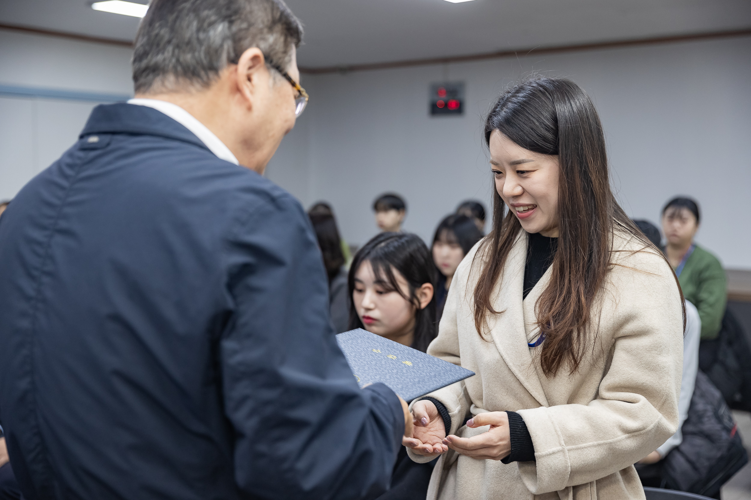 20250120-2025년 상반기 6급이하 기술직 정기인사 발령장 수여식 2025120_2038_G_212846.jpg