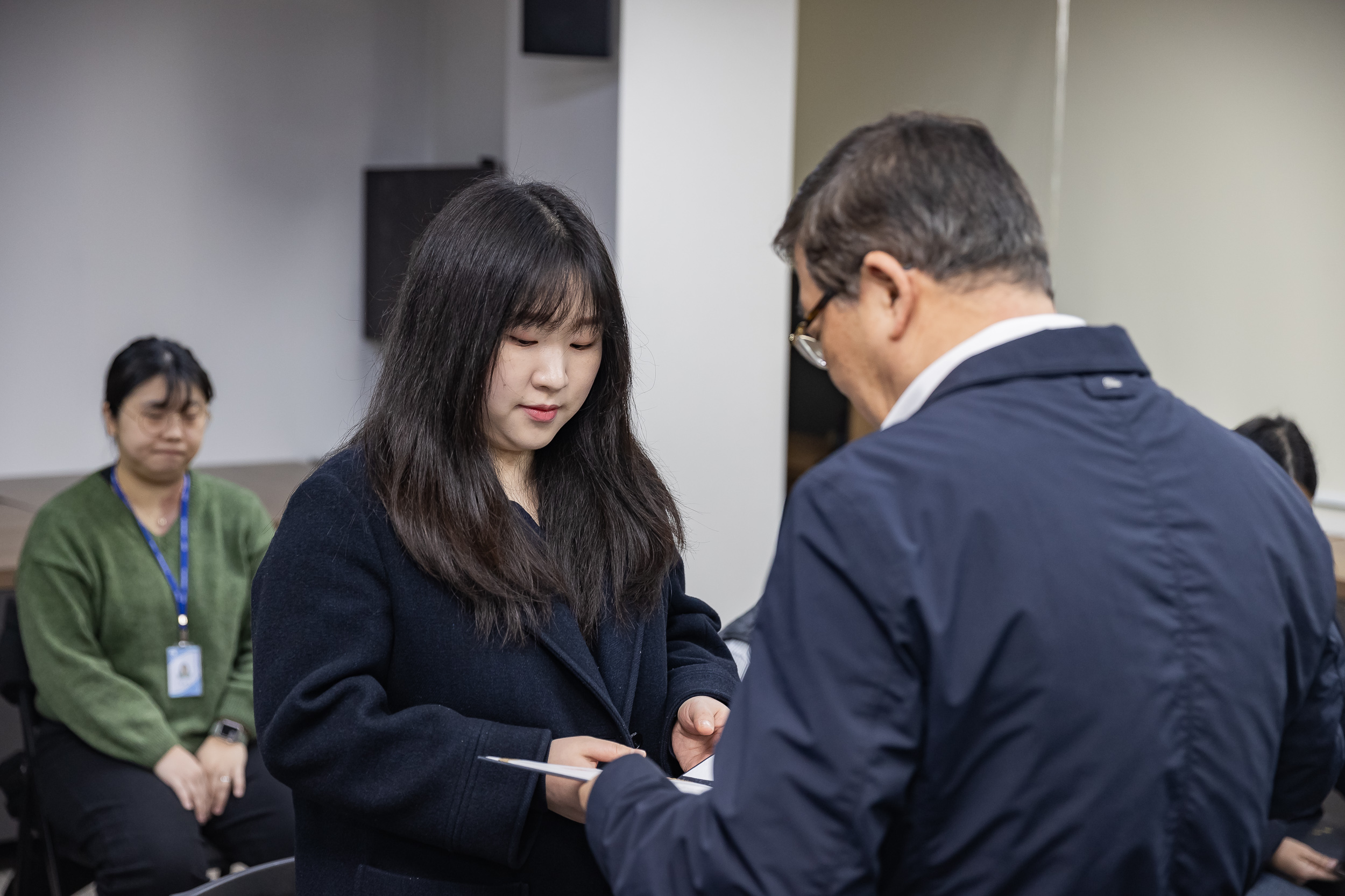 20250120-2025년 상반기 6급이하 기술직 정기인사 발령장 수여식 2025120_2058_G_212847.jpg