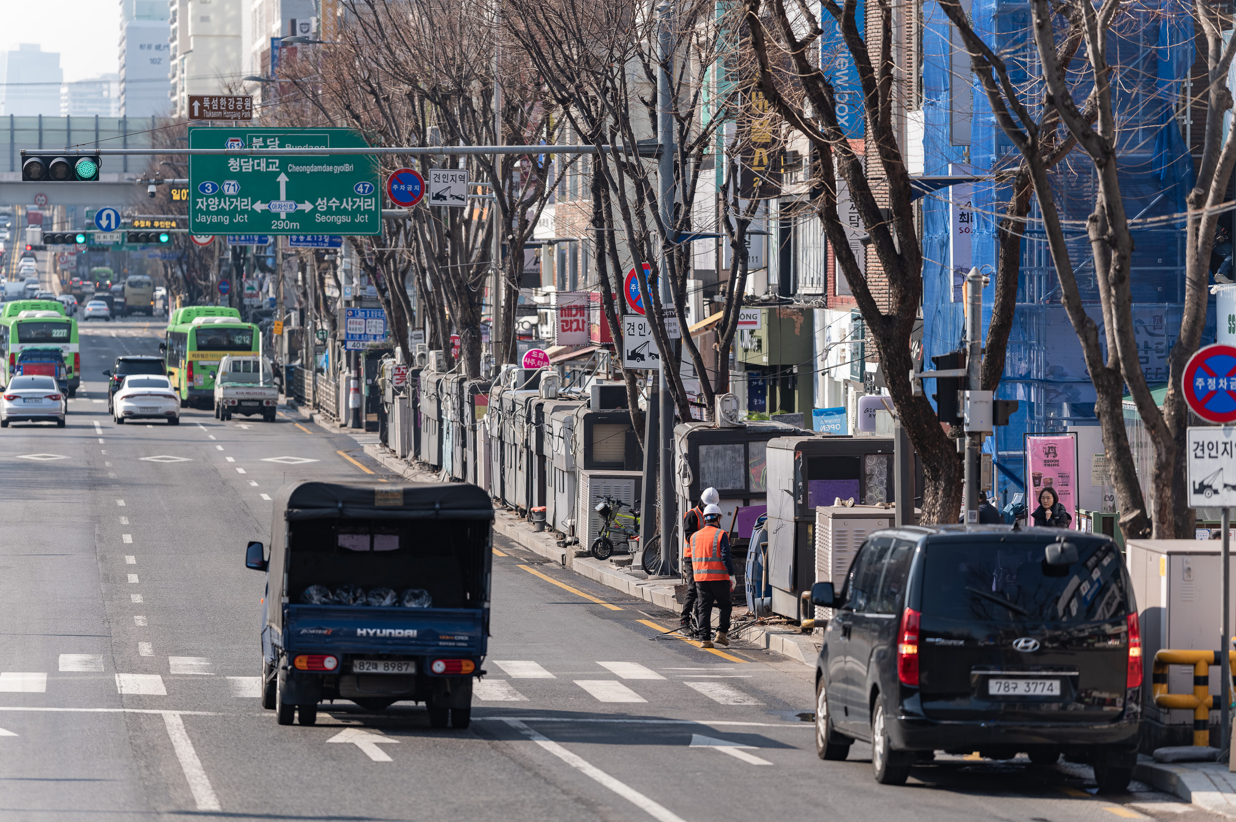 20250306-건대입구역 능동로 노점 정비 현장 20250306-06946_L_163634.jpg