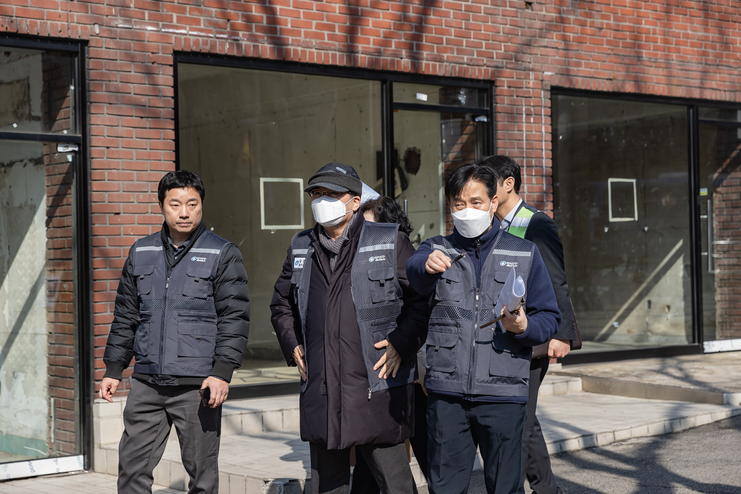 20250306-건대입구역 능동로 노점 정비 현장 20250306-07011_L_163635.jpg