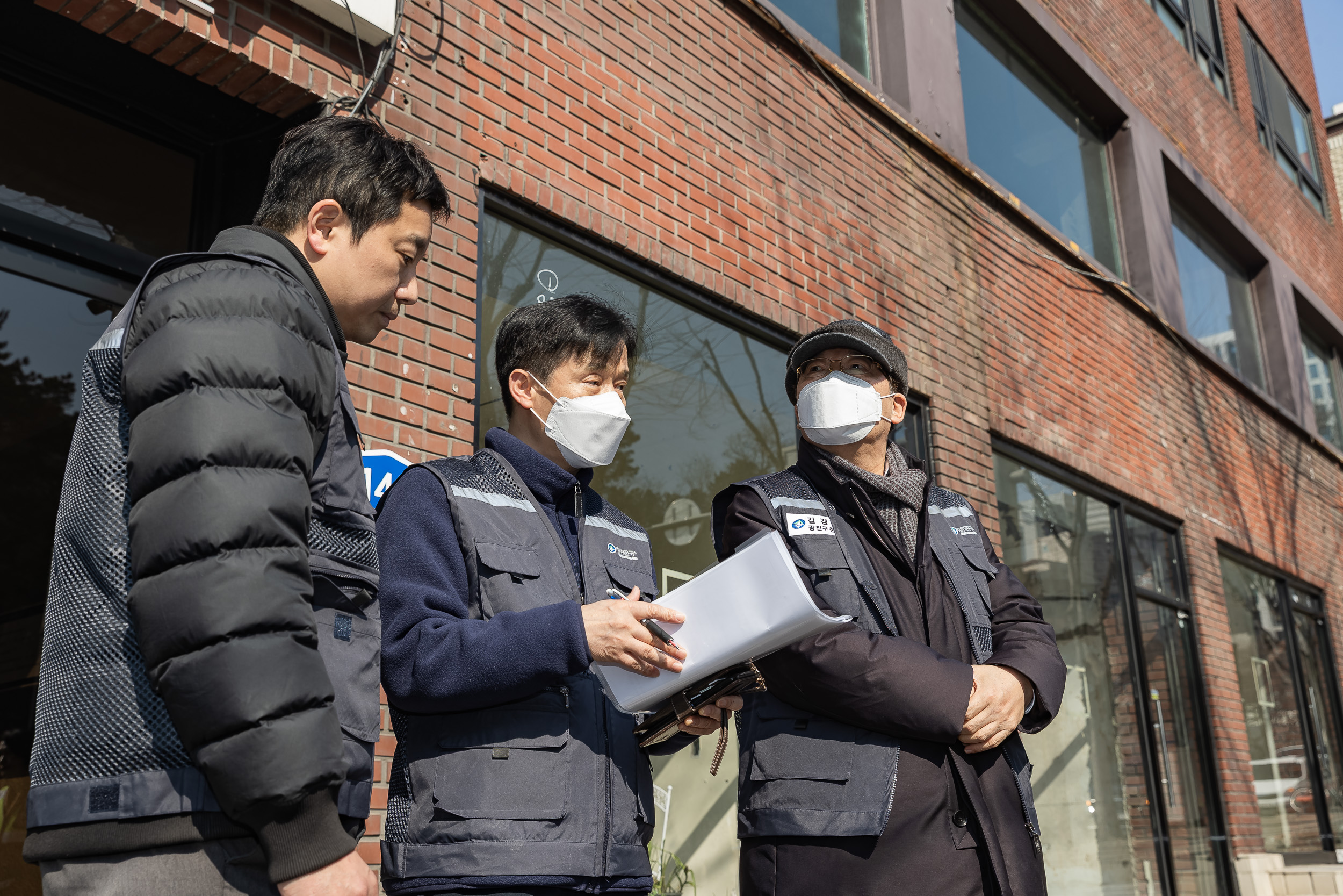 20250306-건대입구역 능동로 노점 정비 현장 20250306-07042_L_163635.jpg