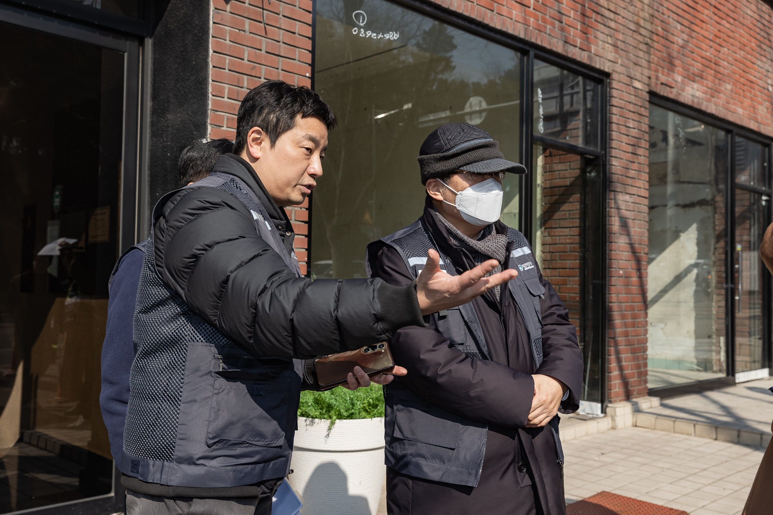 20250306-건대입구역 능동로 노점 정비 현장 20250306-07052_L_163636.jpg