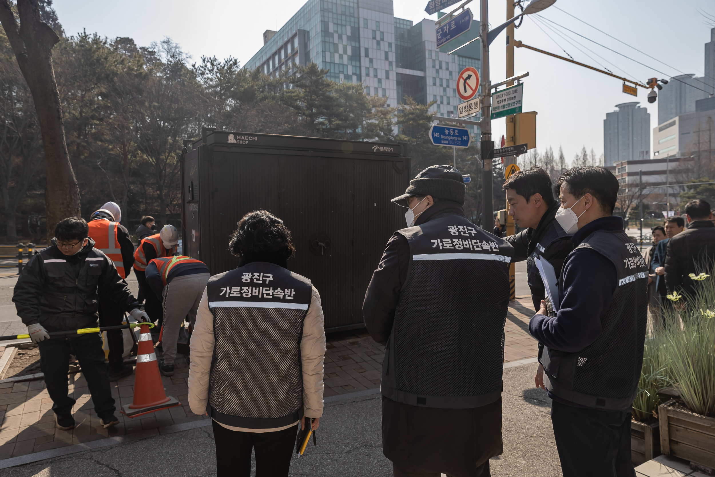 20250306-건대입구역 능동로 노점 정비 현장 20250306-07086_L_163636.jpg