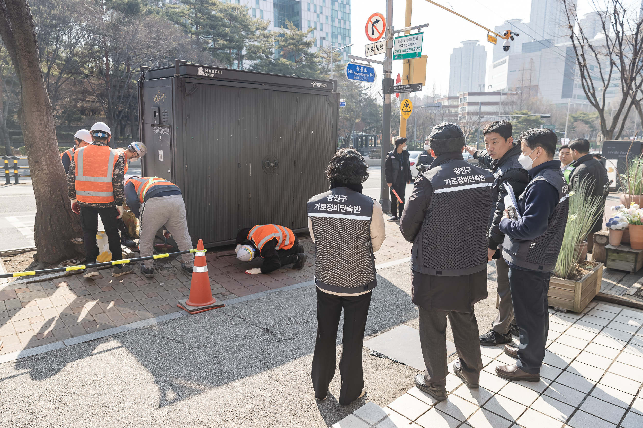 20250306-건대입구역 능동로 노점 정비 현장 20250306-07103_L_163636.jpg