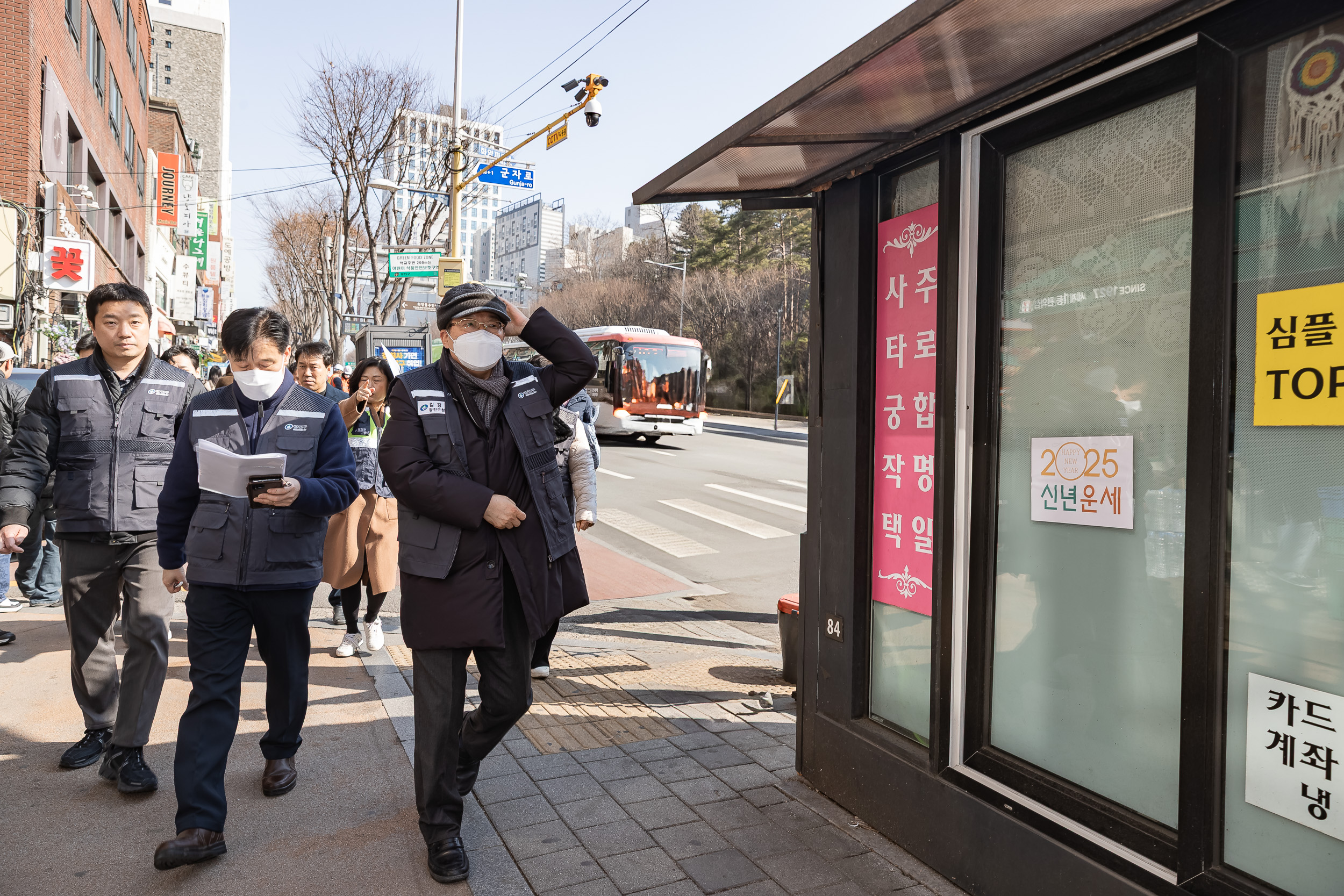 20250306-건대입구역 능동로 노점 정비 현장 20250306-07122_L_163637.jpg