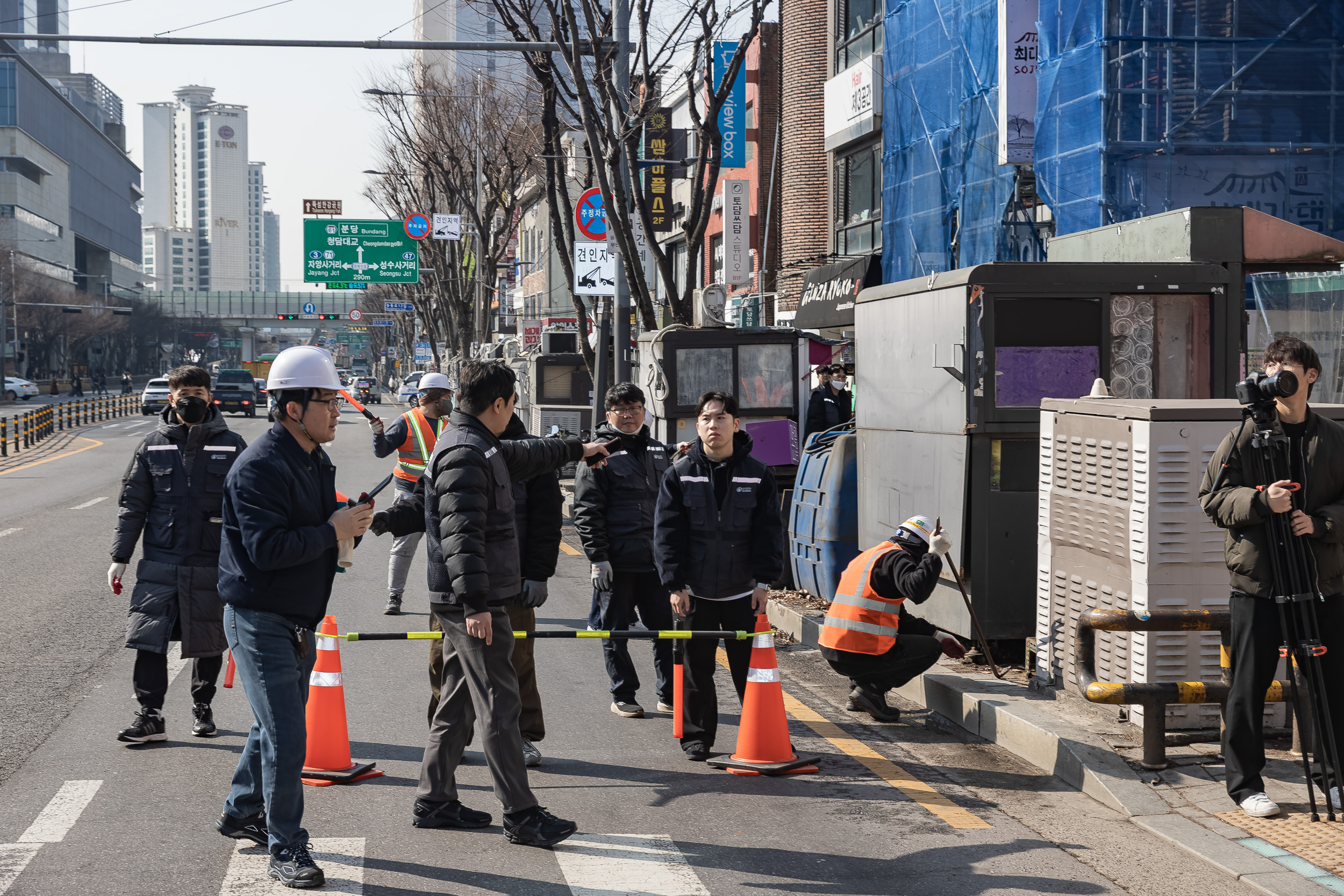 20250306-건대입구역 능동로 노점 정비 현장 20250306-07255_L_163638.jpg