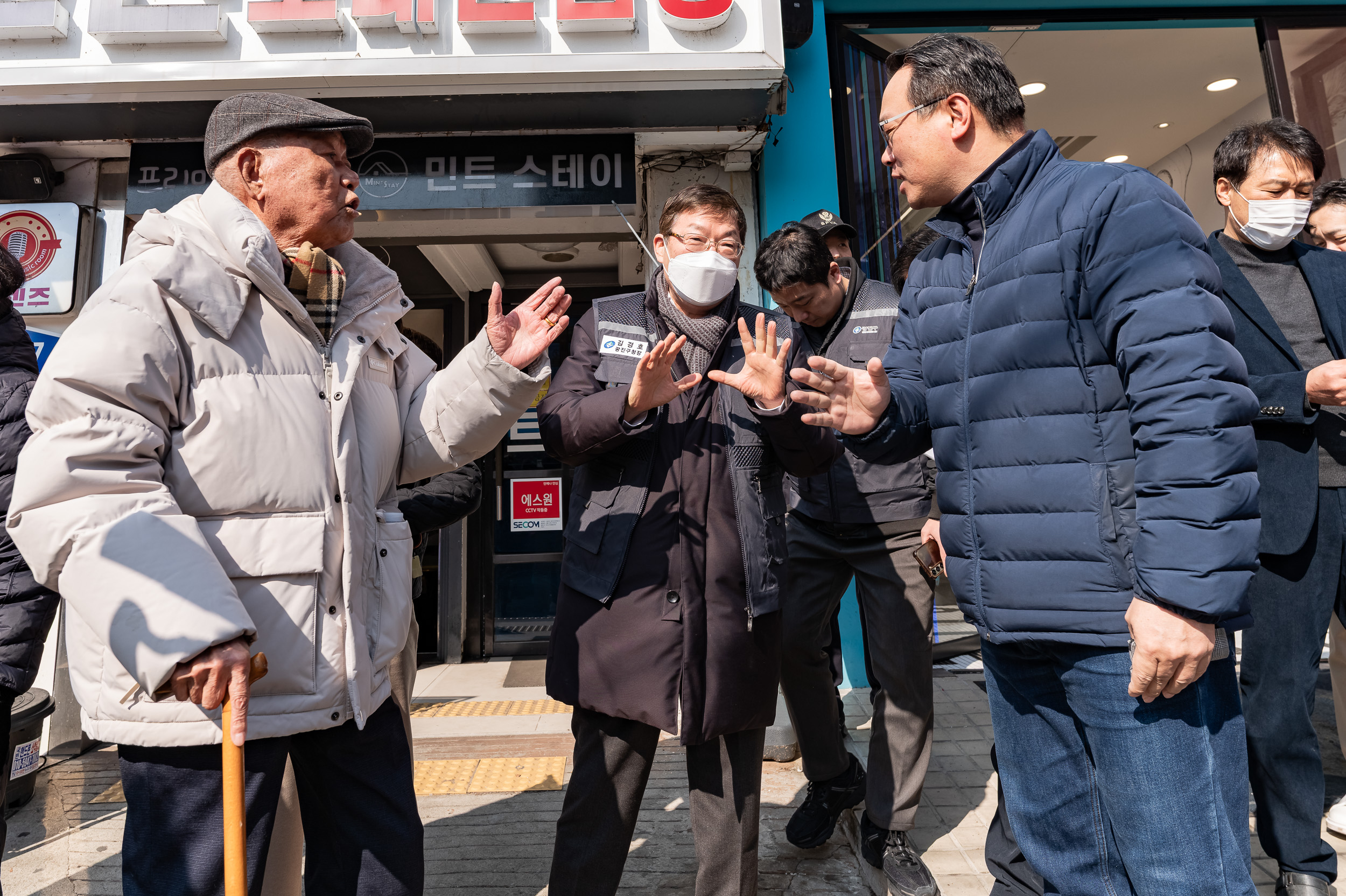20250306-건대입구역 능동로 노점 정비 현장 20250306-07274_L_163638.jpg