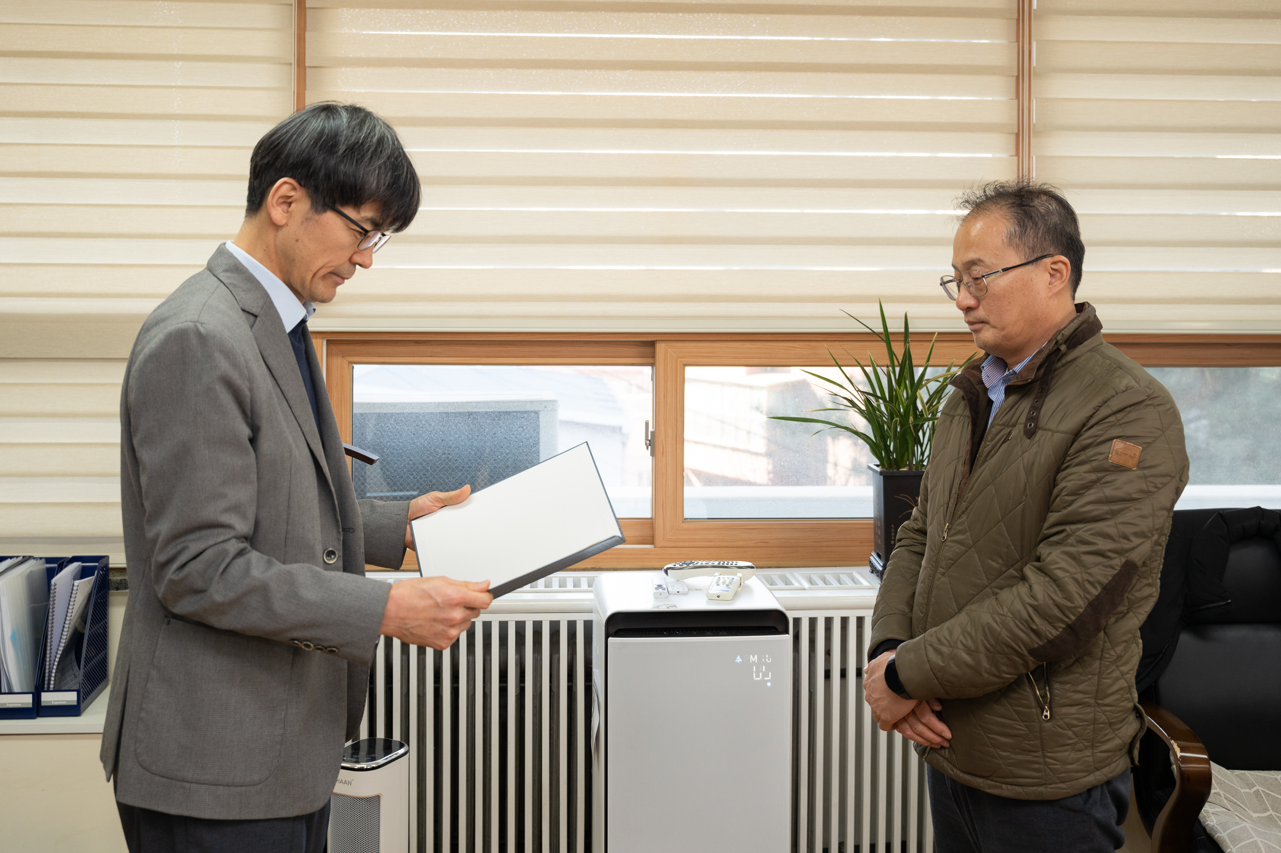 20250218-자양15번가 골목형상점가 지정서 및 상인회등록증 전달식 20250218-6901_G_155242.jpg