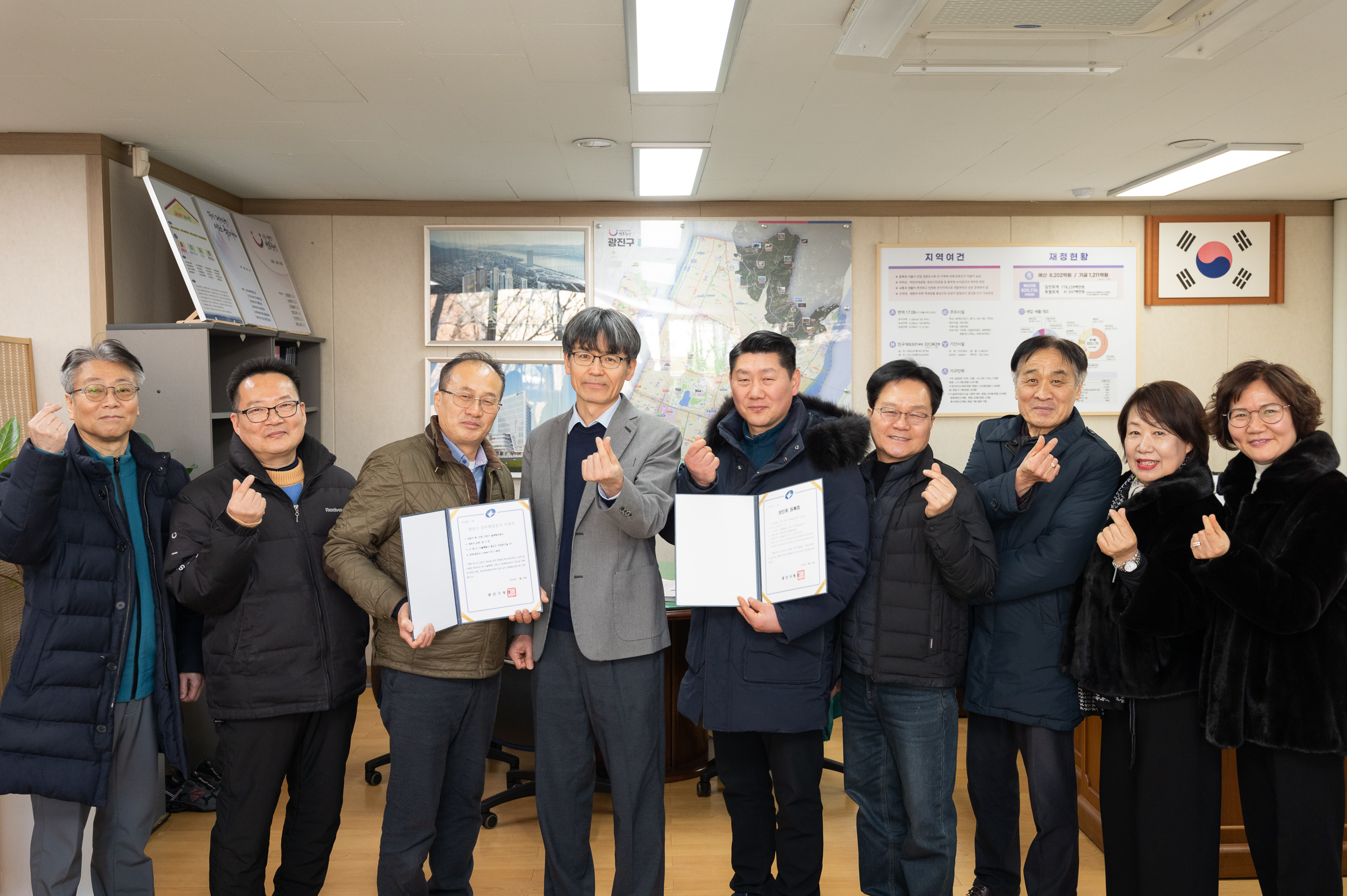20250218-자양15번가 골목형상점가 지정서 및 상인회등록증 전달식 20250218-6930_G_155243.jpg