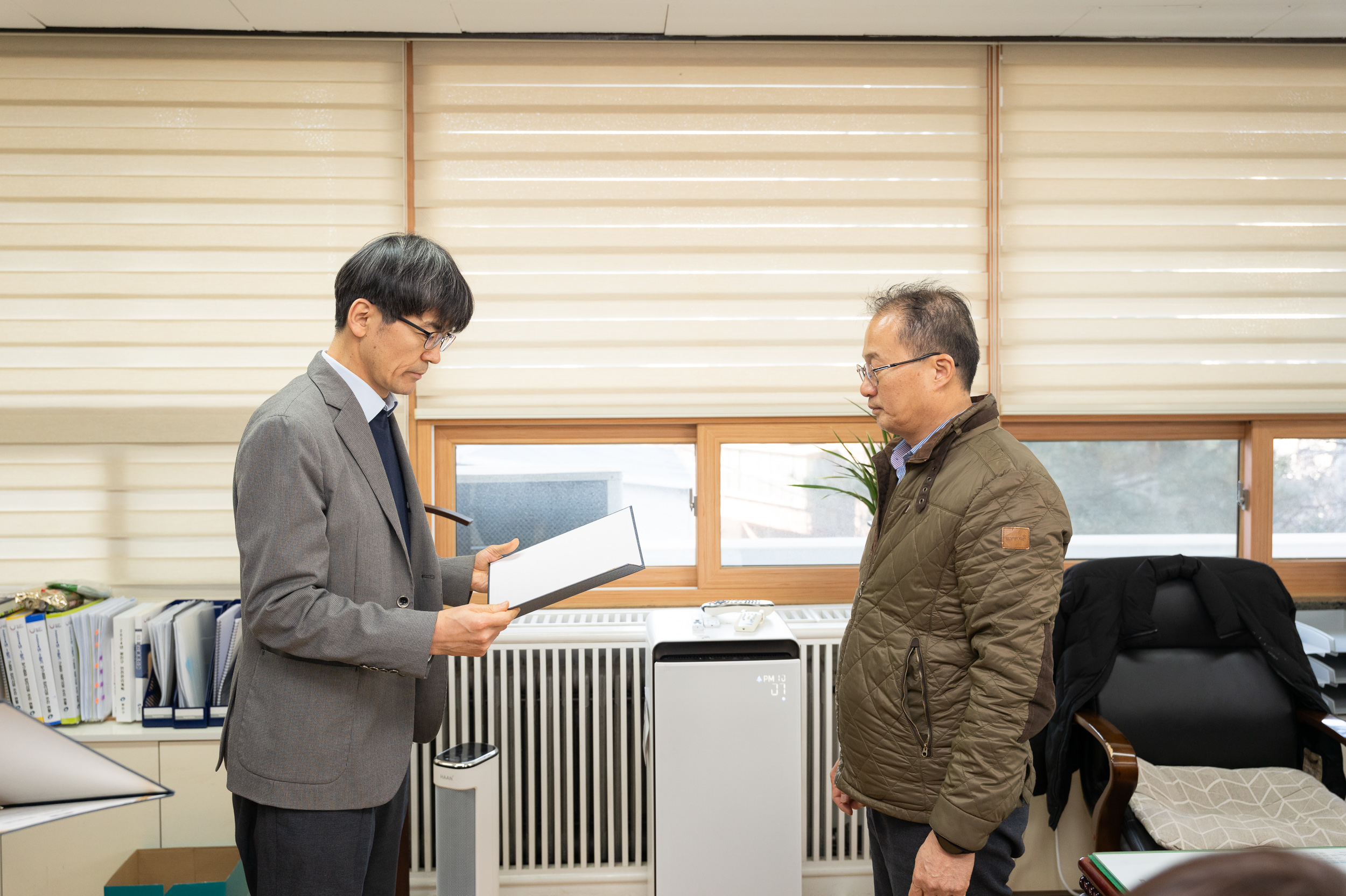 20250218-자양15번가 골목형상점가 지정서 및 상인회등록증 전달식 20250218-6877_G_155241.jpg