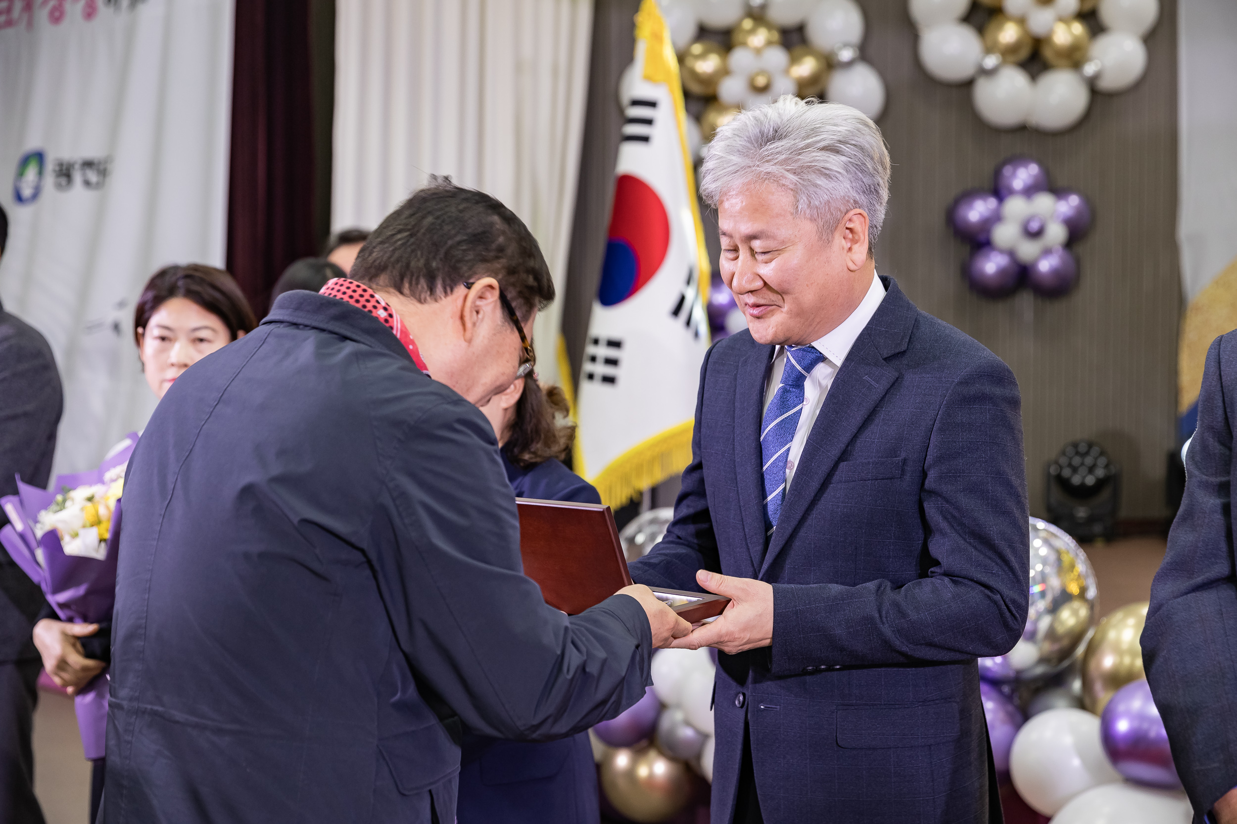20241212-2024년 4/4분기 직원 정례조례 20241212_3986_G_210423.jpg
